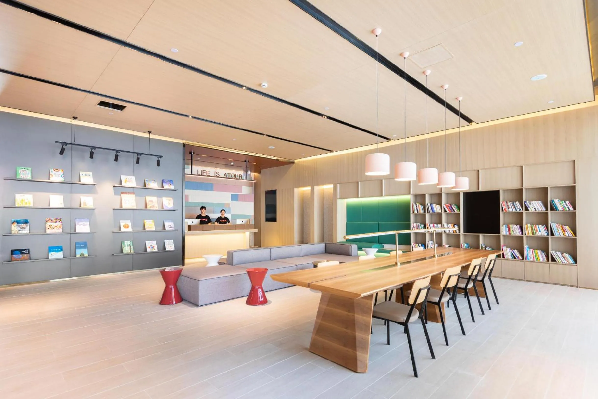 Communal lounge/ TV room in Atour Hotel Shanghai Caohejing