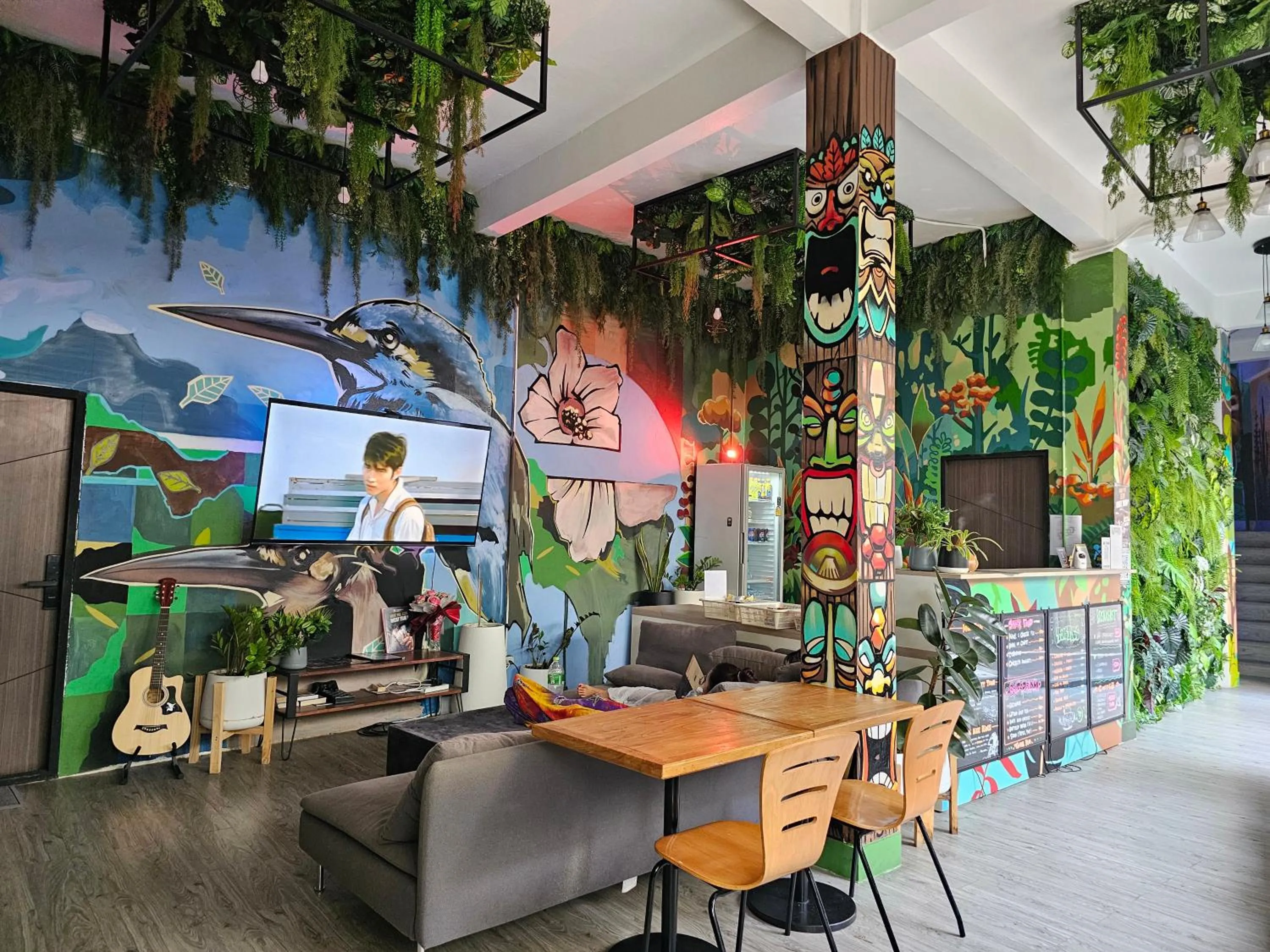 Communal lounge/ TV room in Urban Jungle Social