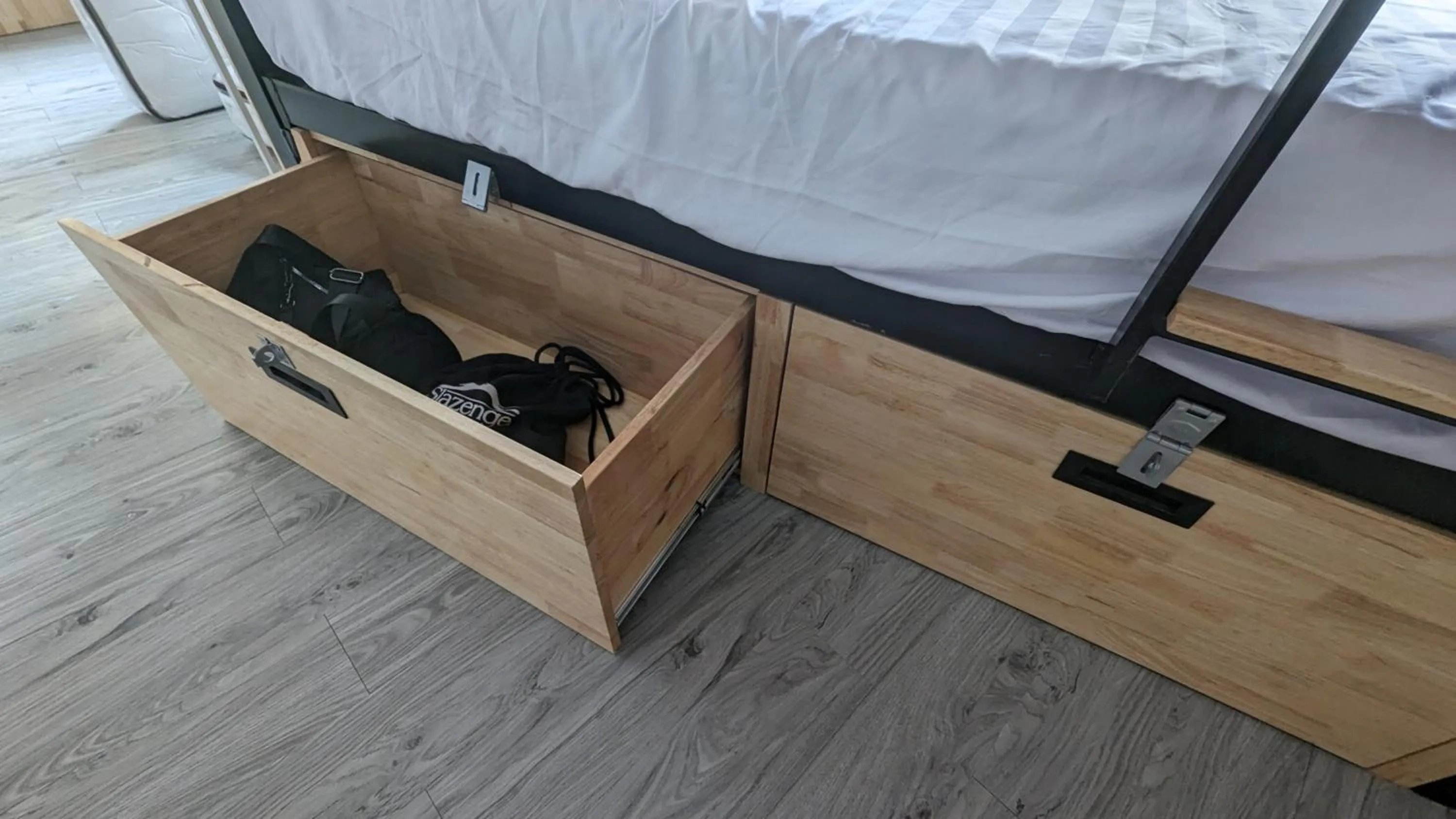 microwave, Bed in Urban Jungle Social