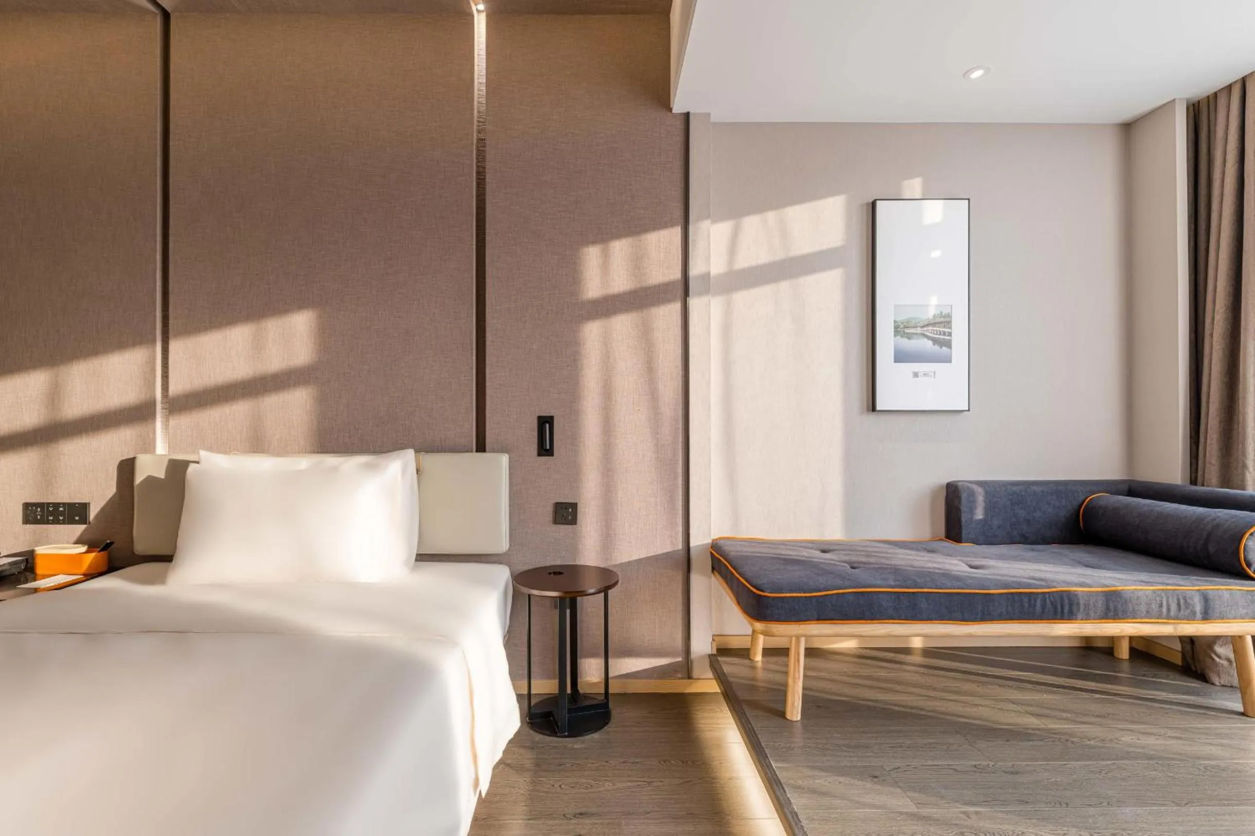 Bed in Atour Hotel Hangzhou Qianjiang Century City International Expo Center