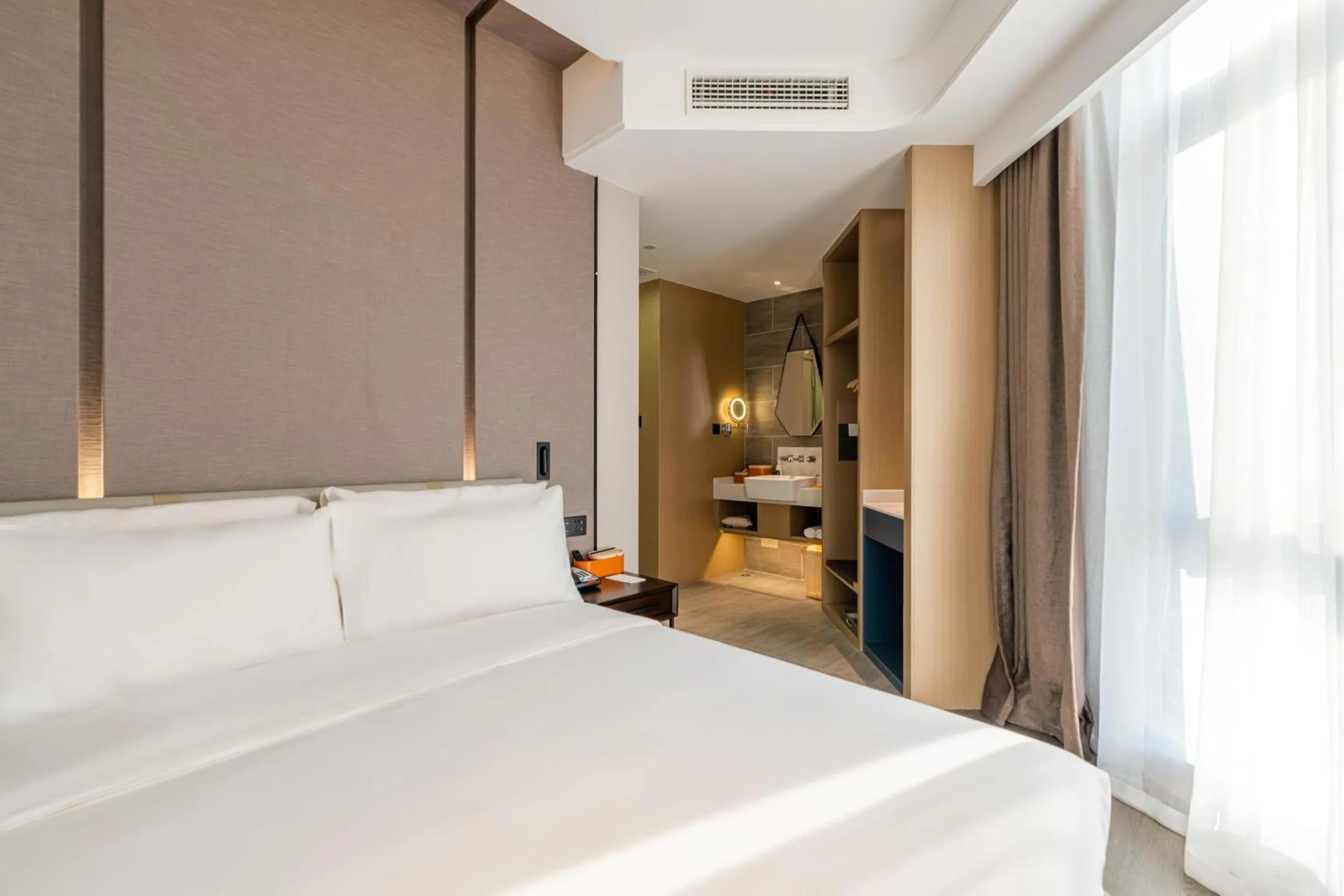 Bed in Atour Hotel Hangzhou Qianjiang Century City International Expo Center