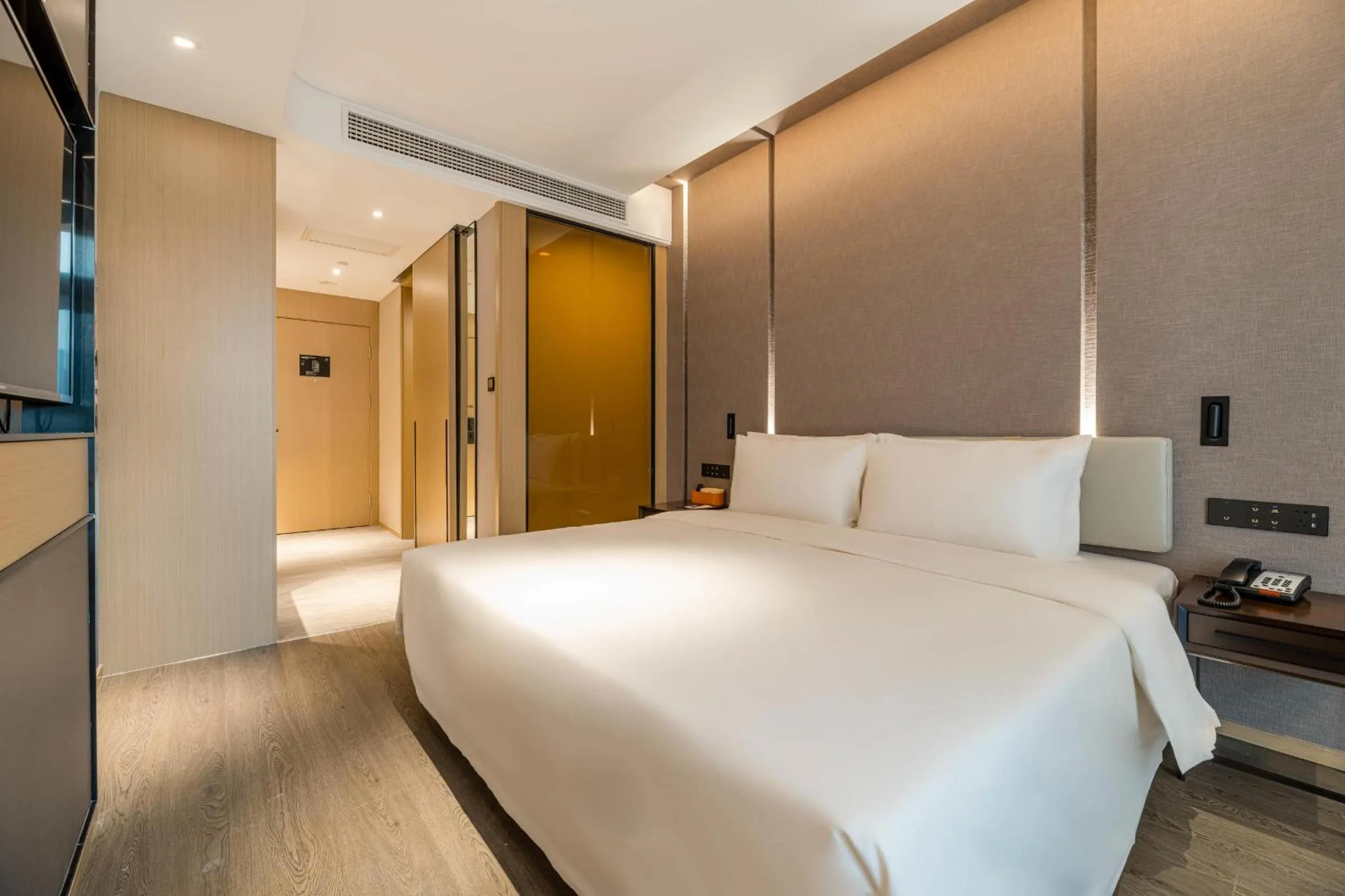 Bed in Atour Hotel Hangzhou Qianjiang Century City International Expo Center