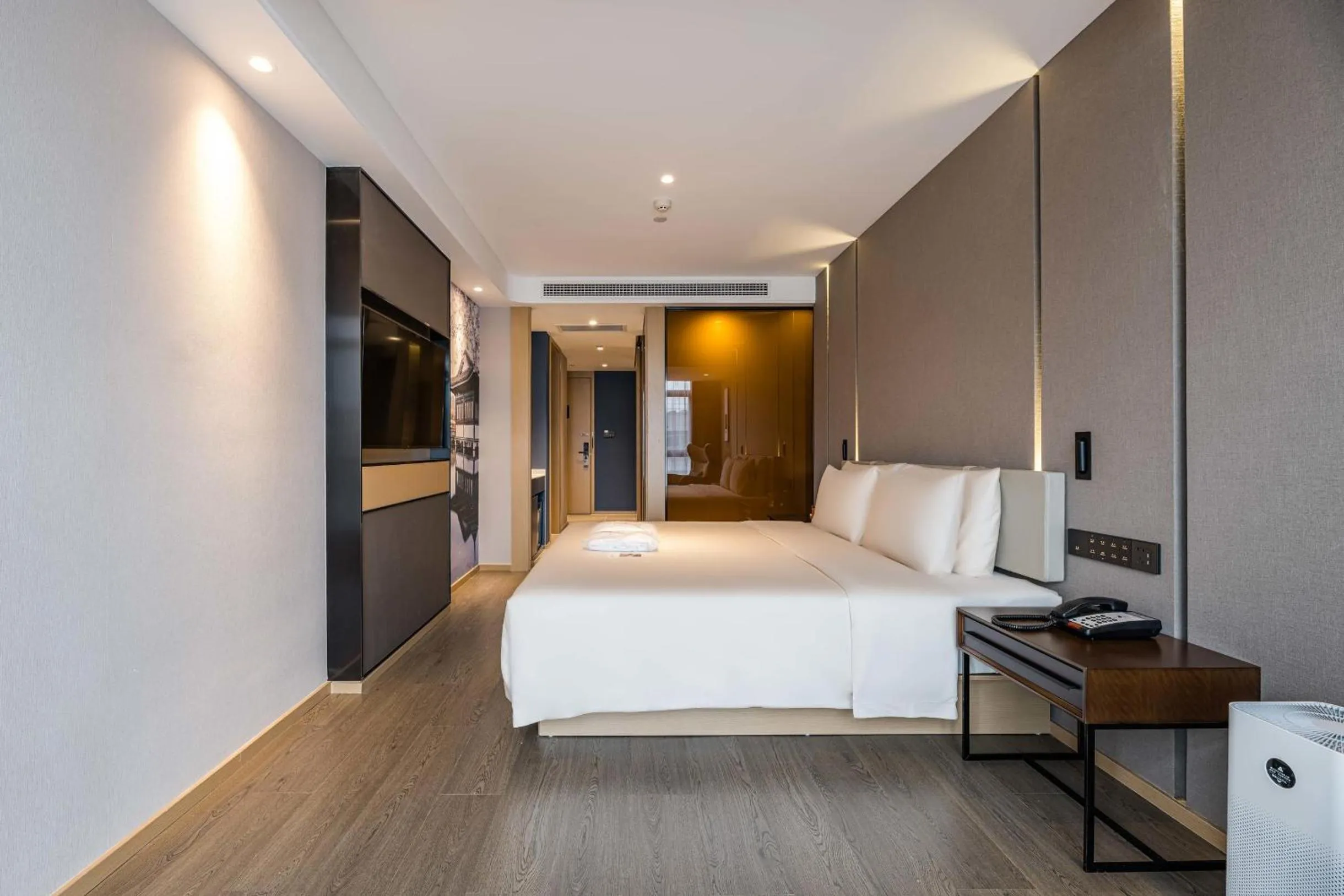 Bed in Atour Hotel Hangzhou Huanglong Wanke Xueyuan Road