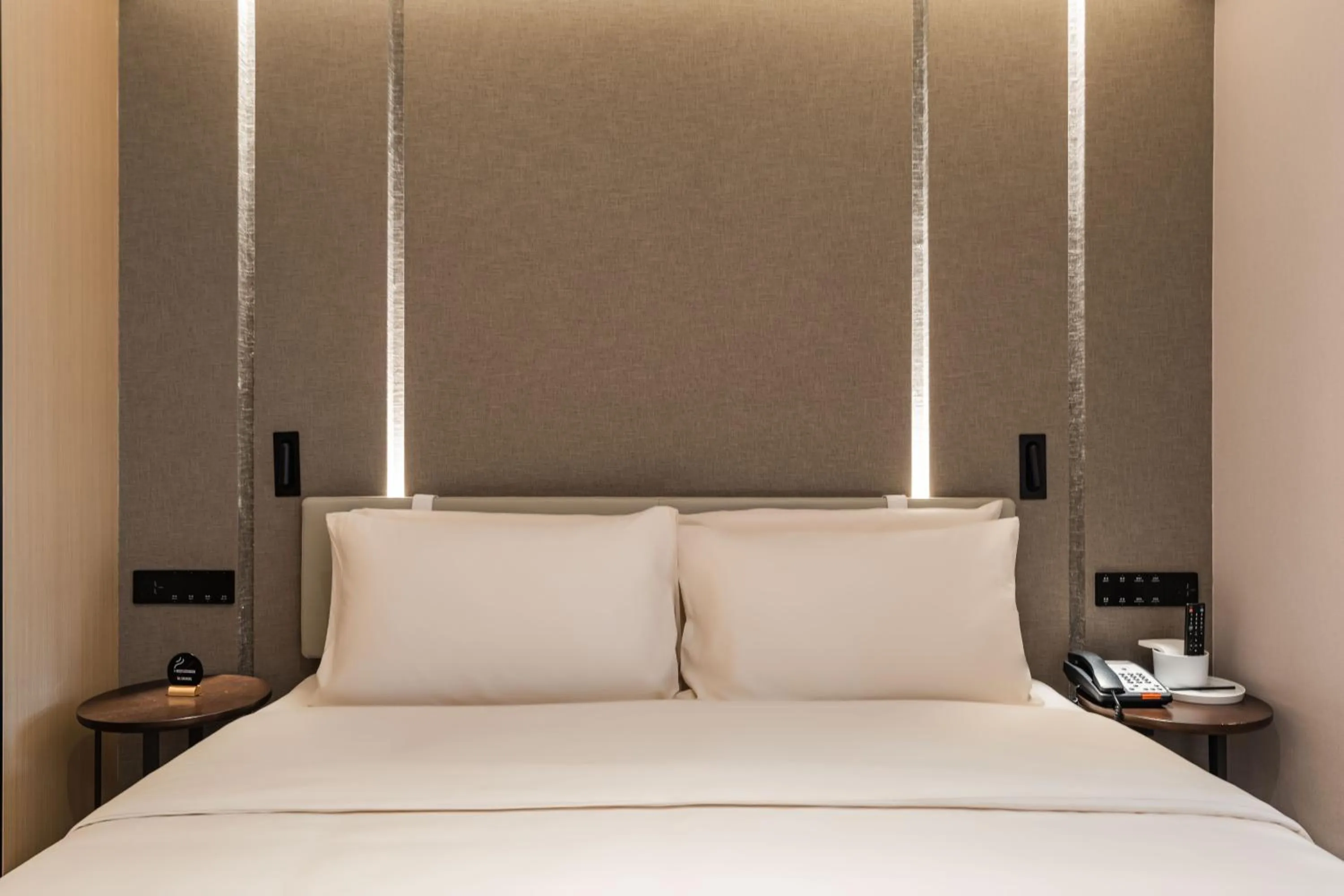Bed in Atour Hotel Hangzhou West Lake Wulin Plaza North Jianguo Road