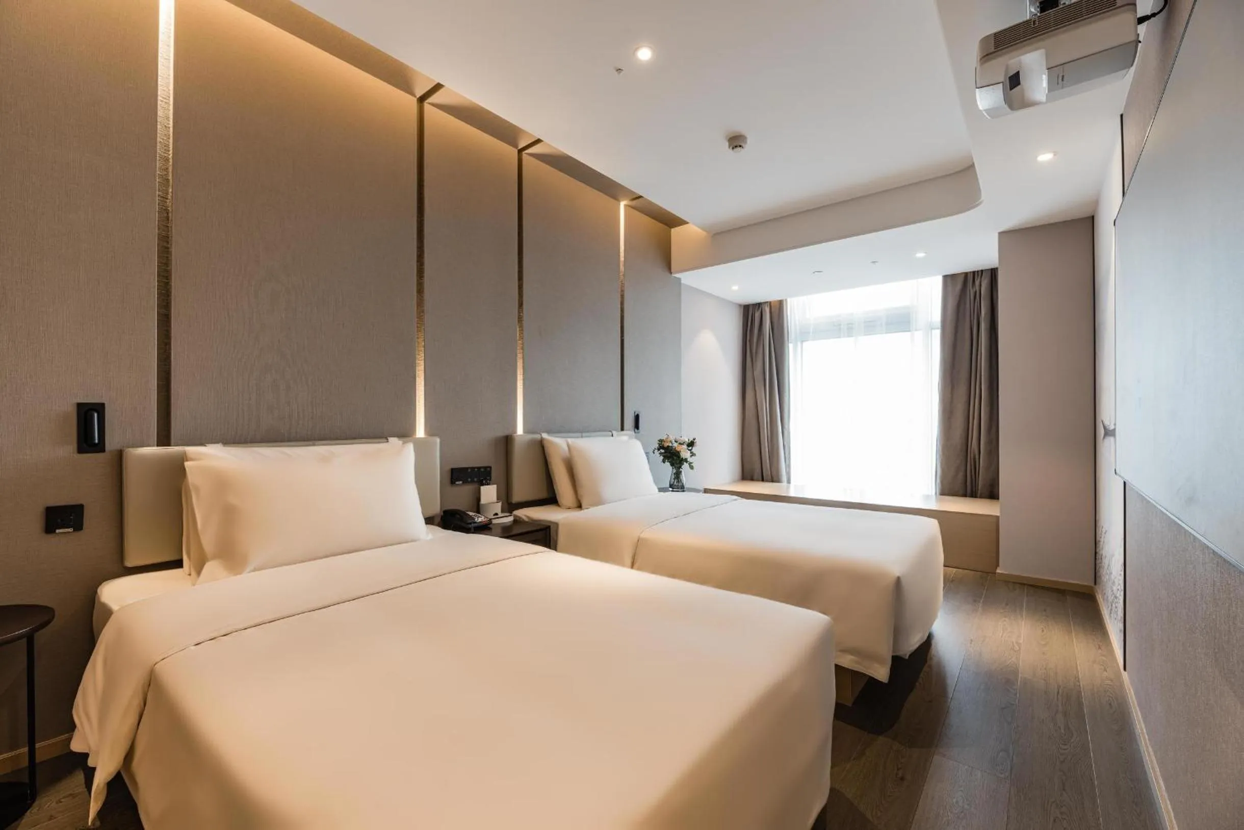 Bed in Atour Hotel Hangzhou West Lake Wulin Plaza North Jianguo Road