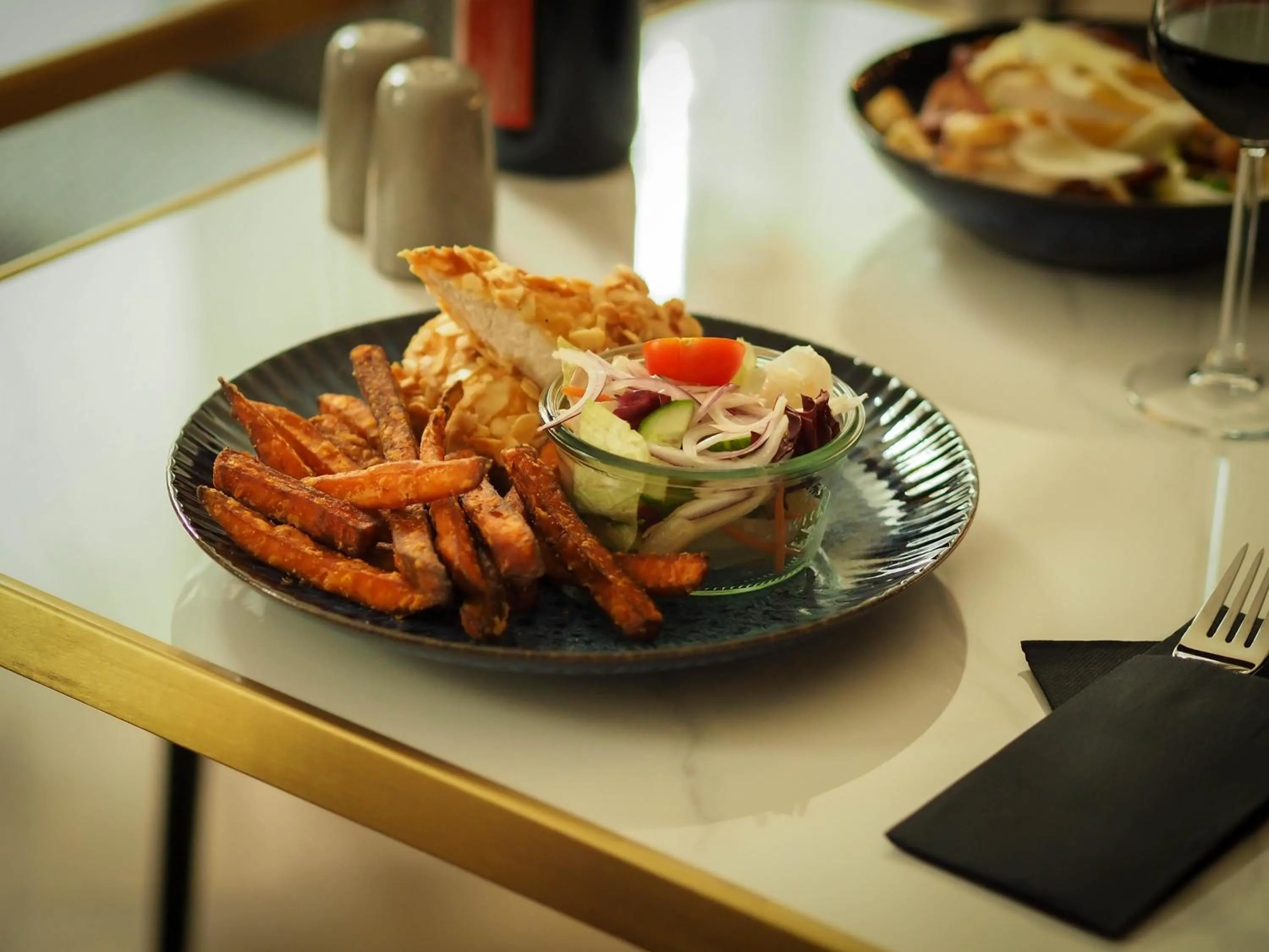 Restaurant/places to eat in Carvala Boutique Apartments