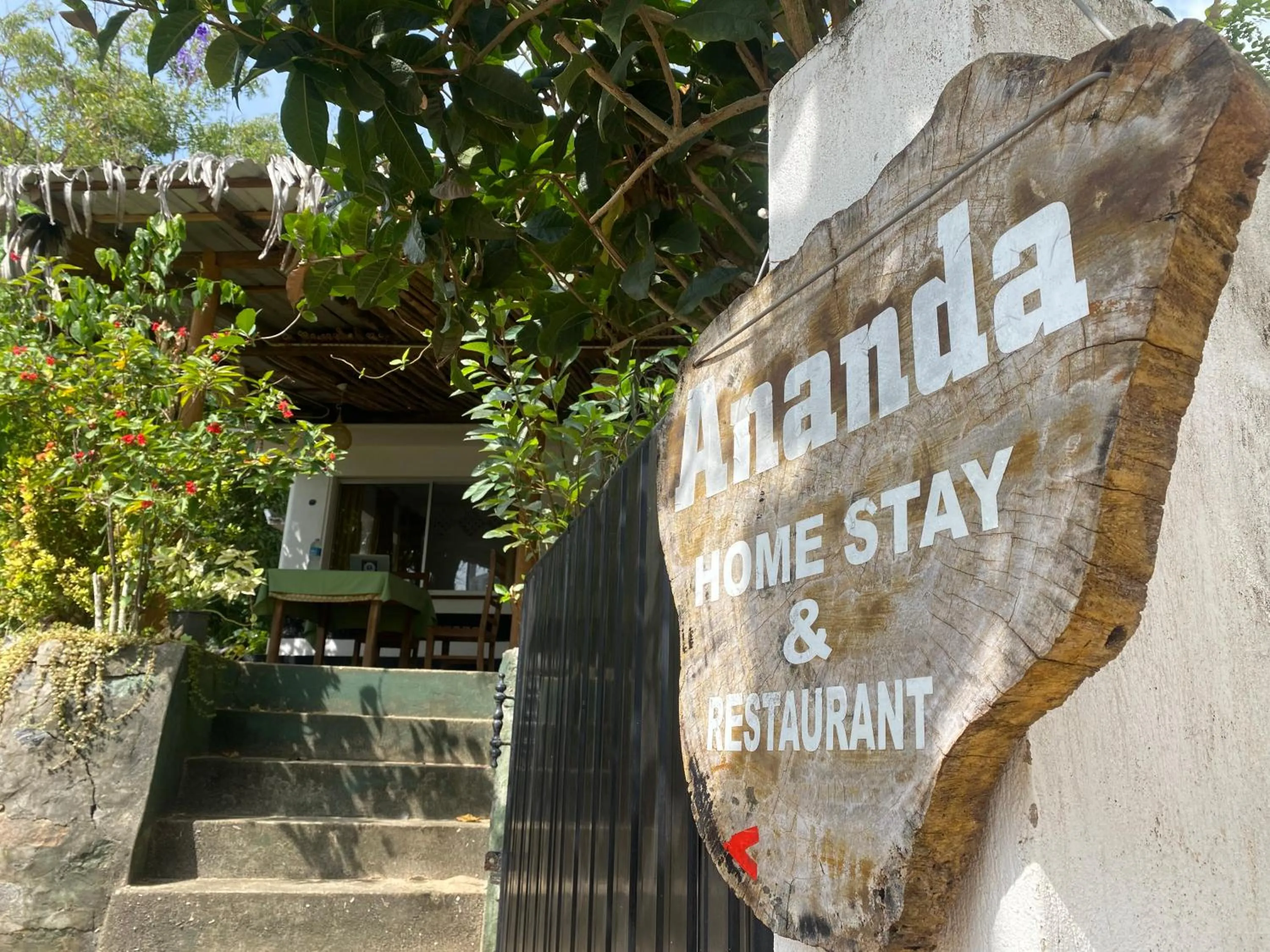 Facade/entrance in Ananda Home Stay and Restaurant
