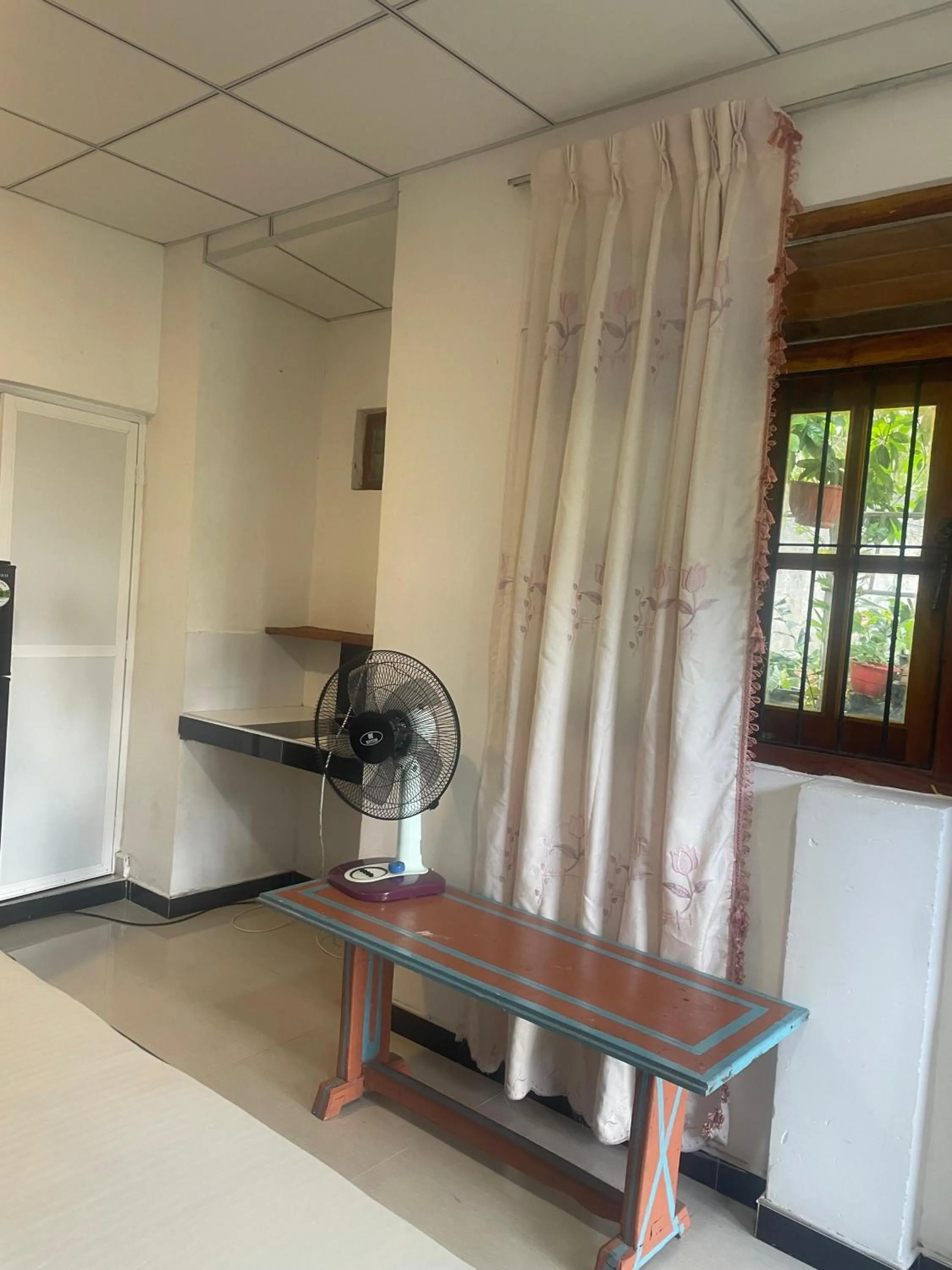 Kitchen or kitchenette in Ananda Home Stay and Restaurant