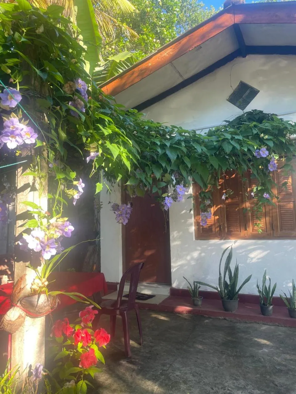 Property building in Ananda Home Stay and Restaurant