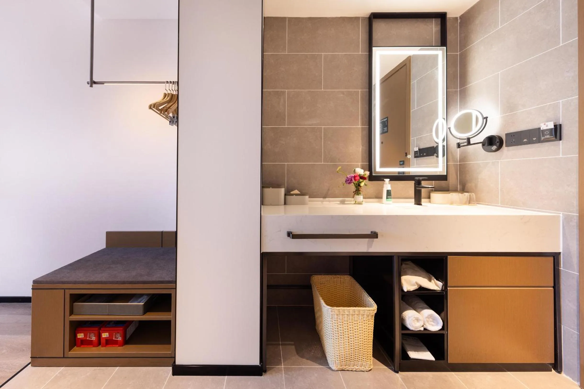 Atour Hotel Hangzhou Xiaoshan South Railway Station Xiaoshan Road