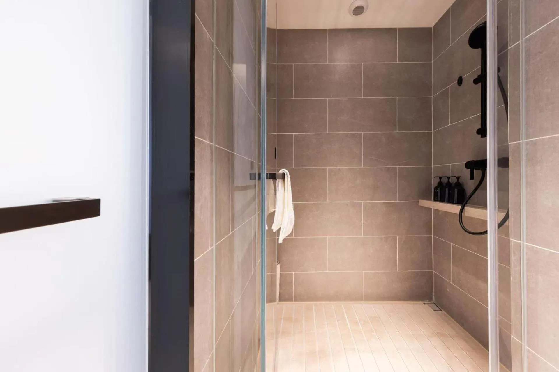 Bathroom in Atour Hotel Hangzhou Xiaoshan South Railway Station Xiaoshan Road