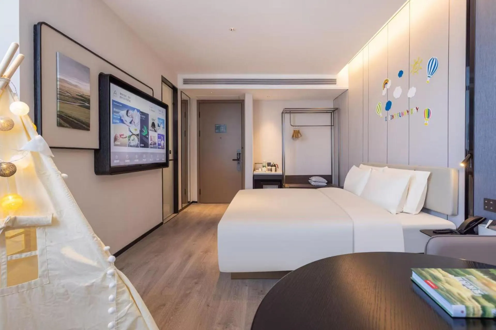 Seating area, Bed in Atour Hotel Hangzhou Xiaoshan South Railway Station Xiaoshan Road