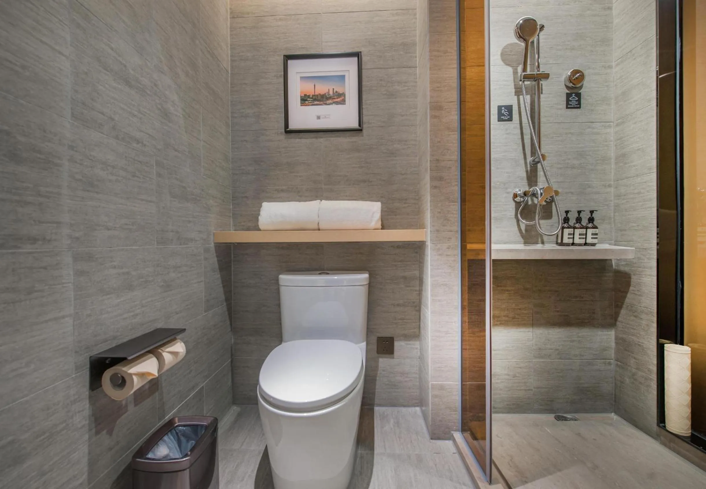 Shower in Atour Hotel Guangzhou Sanyuanli-Guangzhou Baiyun Railway-Fiee Self-Service Laundry