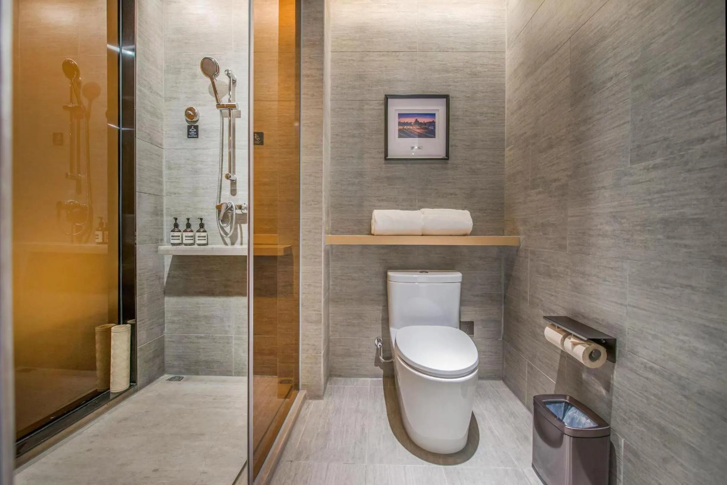 Shower in Atour Hotel Guangzhou Sanyuanli-Guangzhou Baiyun Railway-Fiee Self-Service Laundry