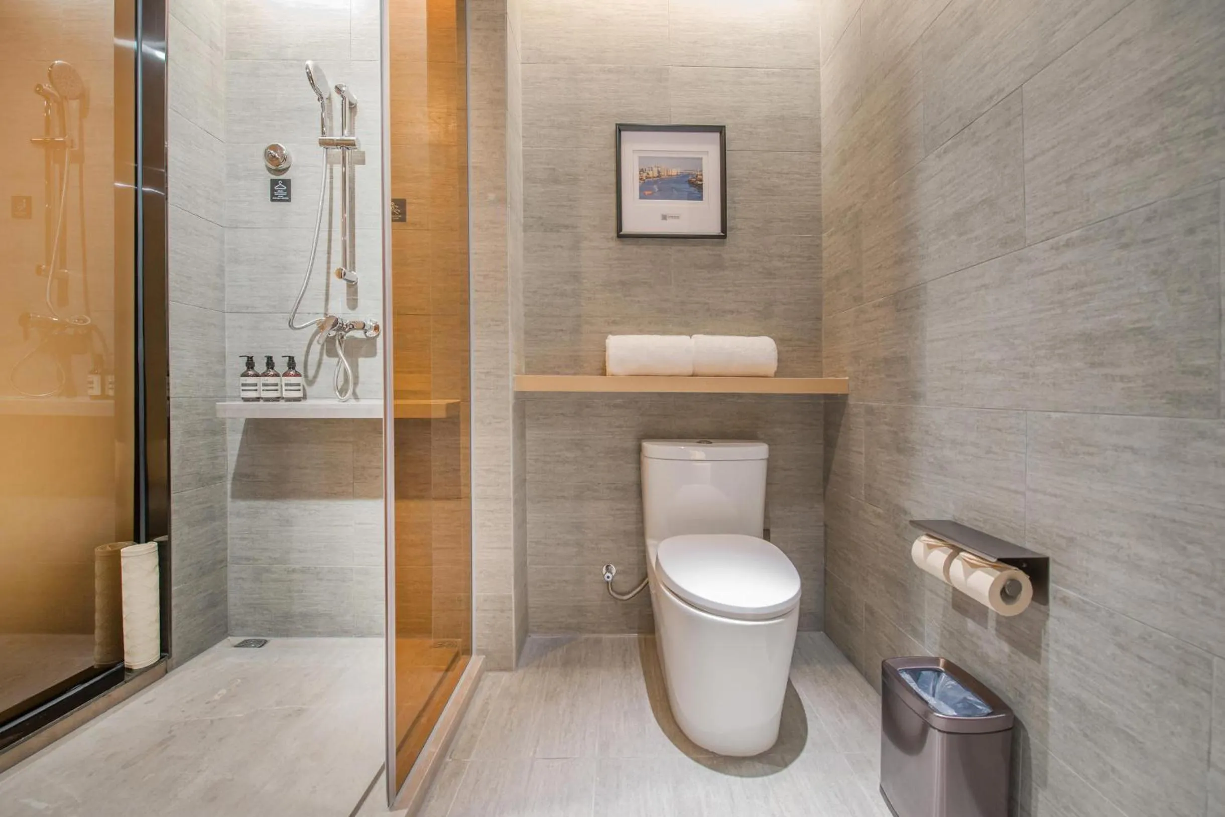 Shower in Atour Hotel Guangzhou Sanyuanli-Guangzhou Baiyun Railway-Fiee Self-Service Laundry