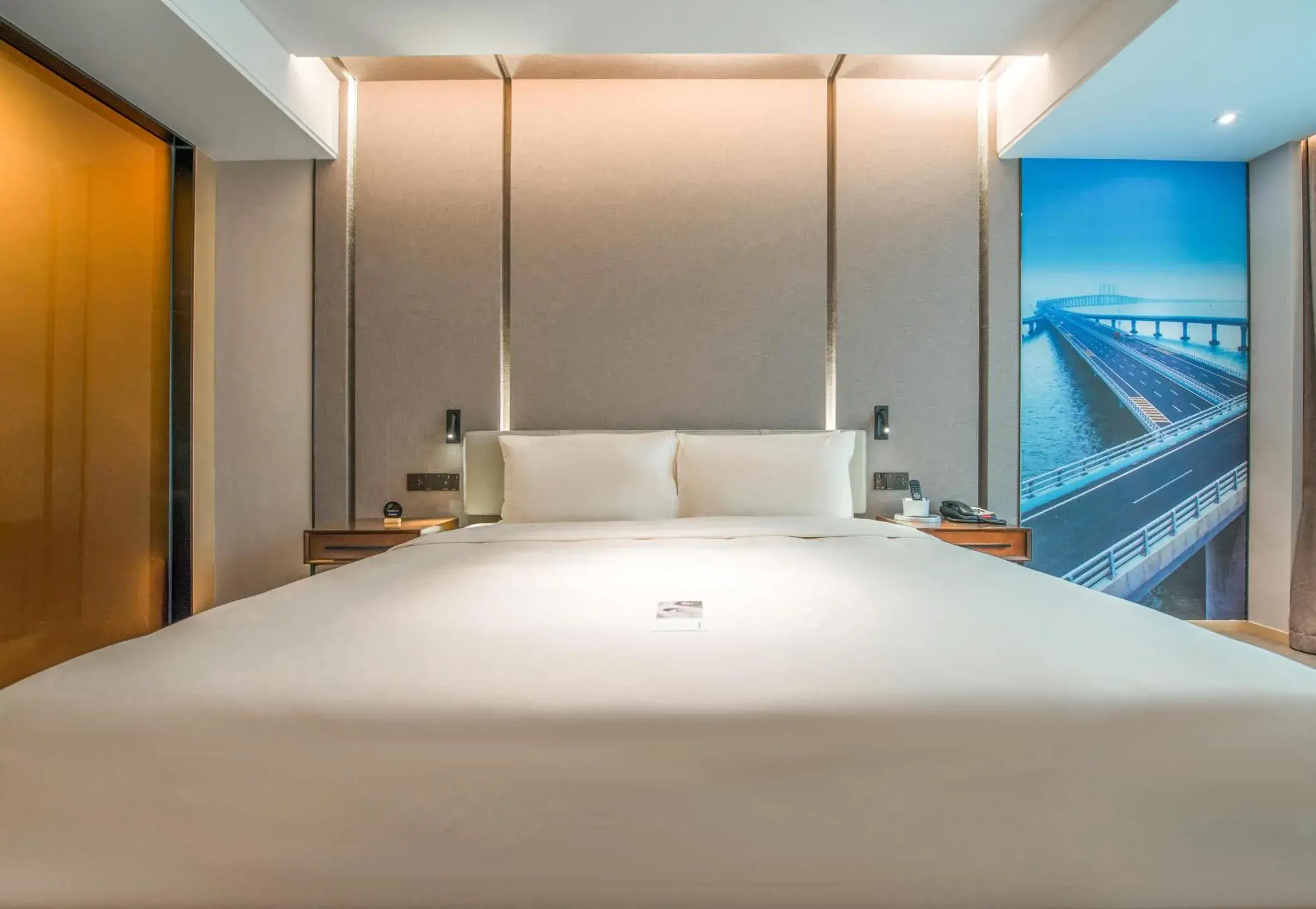 Bed in Atour Hotel Guangzhou Sanyuanli-Guangzhou Baiyun Railway-Fiee Self-Service Laundry Bed in Atour Hotel Guangzhou Sanyuanli-Guangzhou Baiyun Railway-Fiee Self-Service Laundry