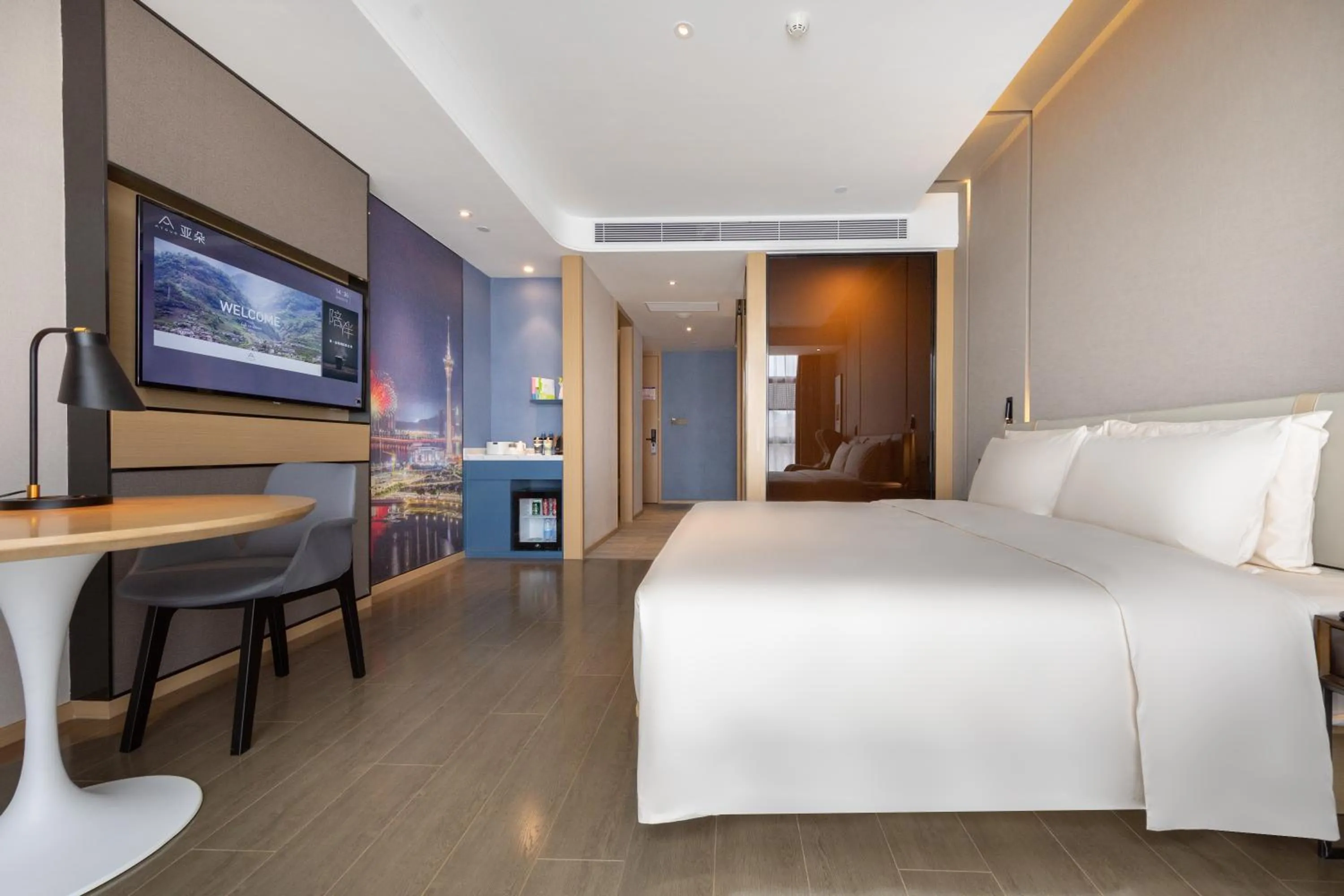 Photo of the whole room, Bed in Atour Hotel Guangzhou Baiyun New Town Jiangxia Metro Station