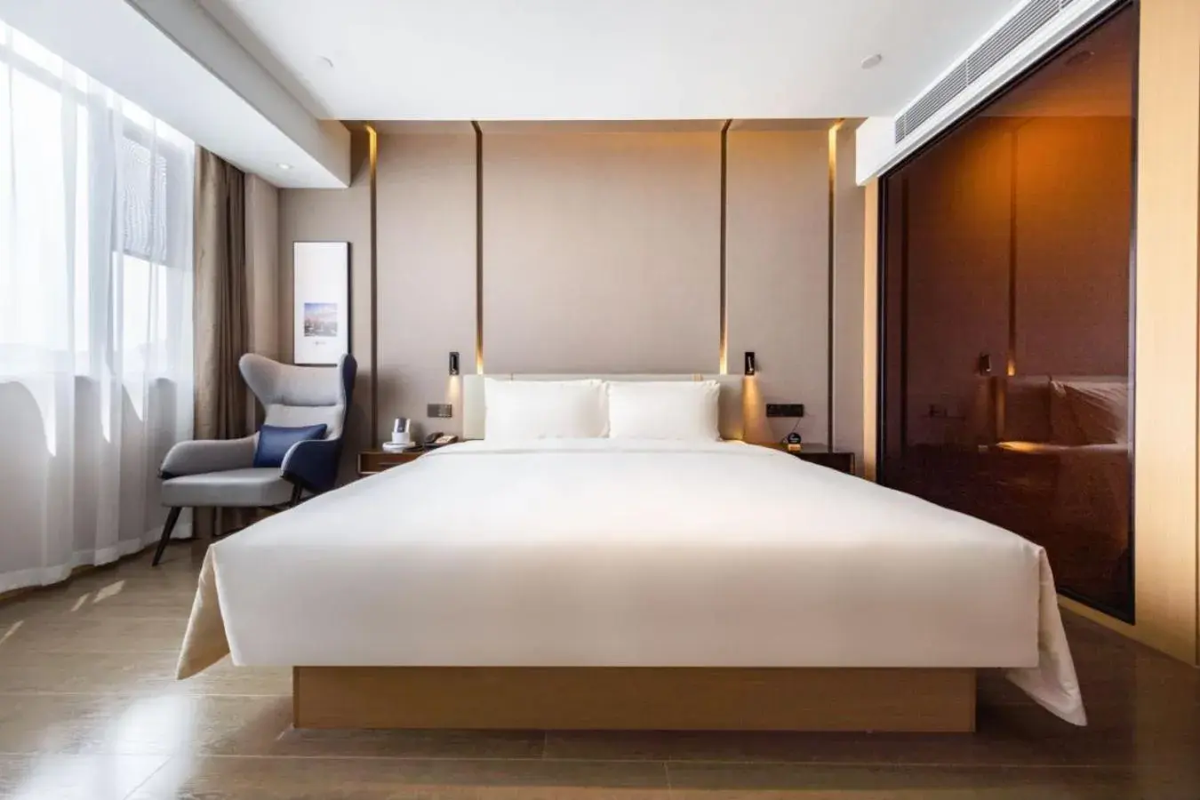 Property building, Bed in Atour Hotel Guangzhou Baiyun New Town Jiangxia Metro Station Property building, Bed in Atour Hotel Guangzhou Baiyun New Town Jiangxia Metro Station