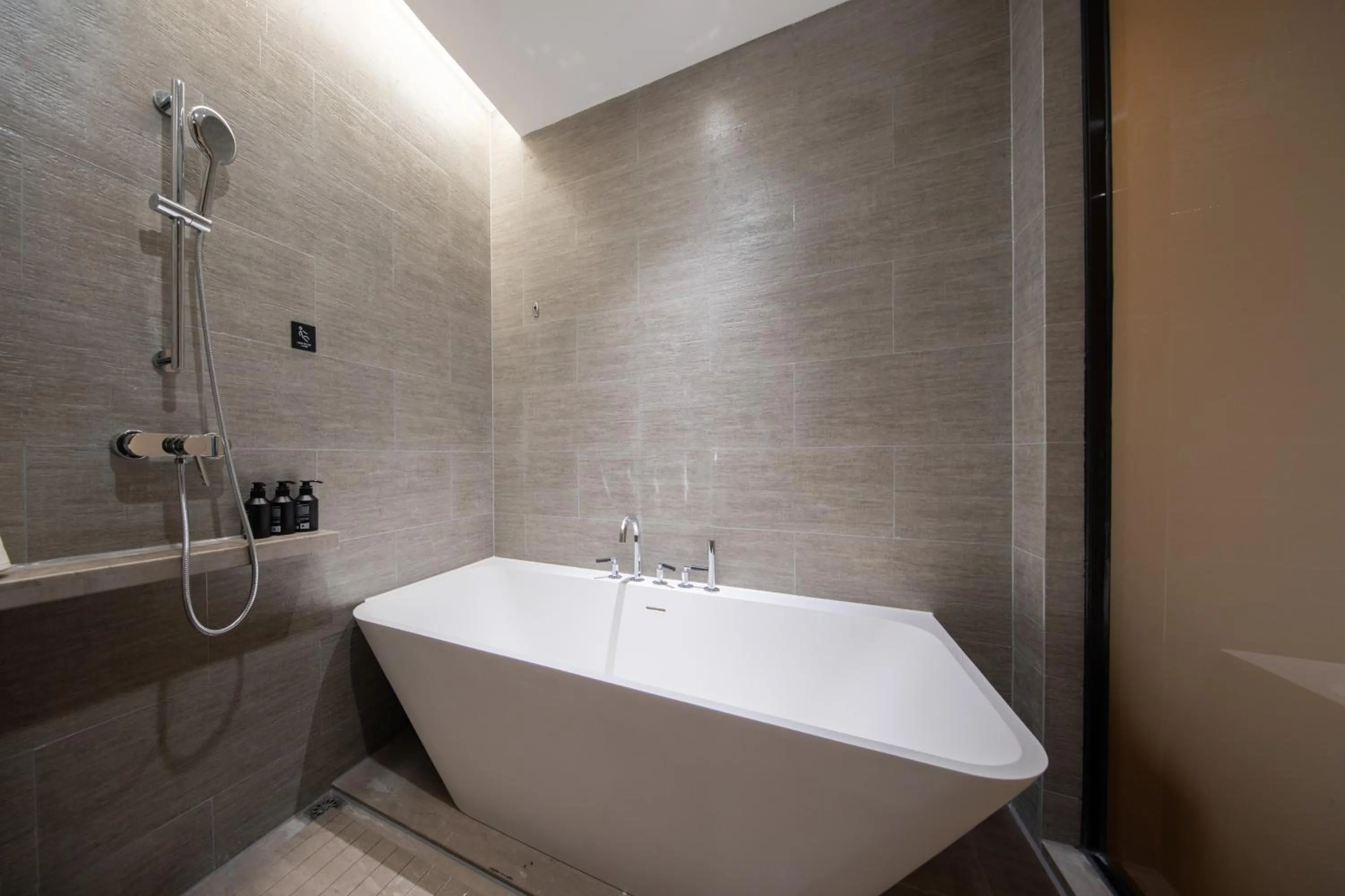 Shower in Atour Hotel Guangzhou South High-speed Railway Station