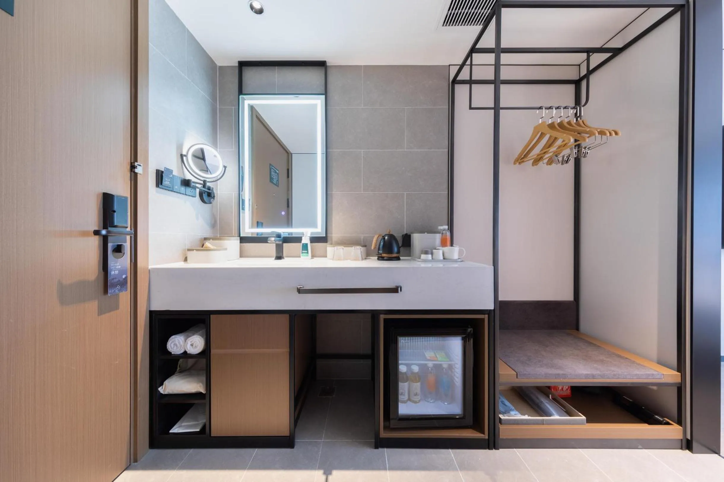 Photo of the whole room in Atour Hotel Guangzhou Zhujiang New Town Taikoo Hui