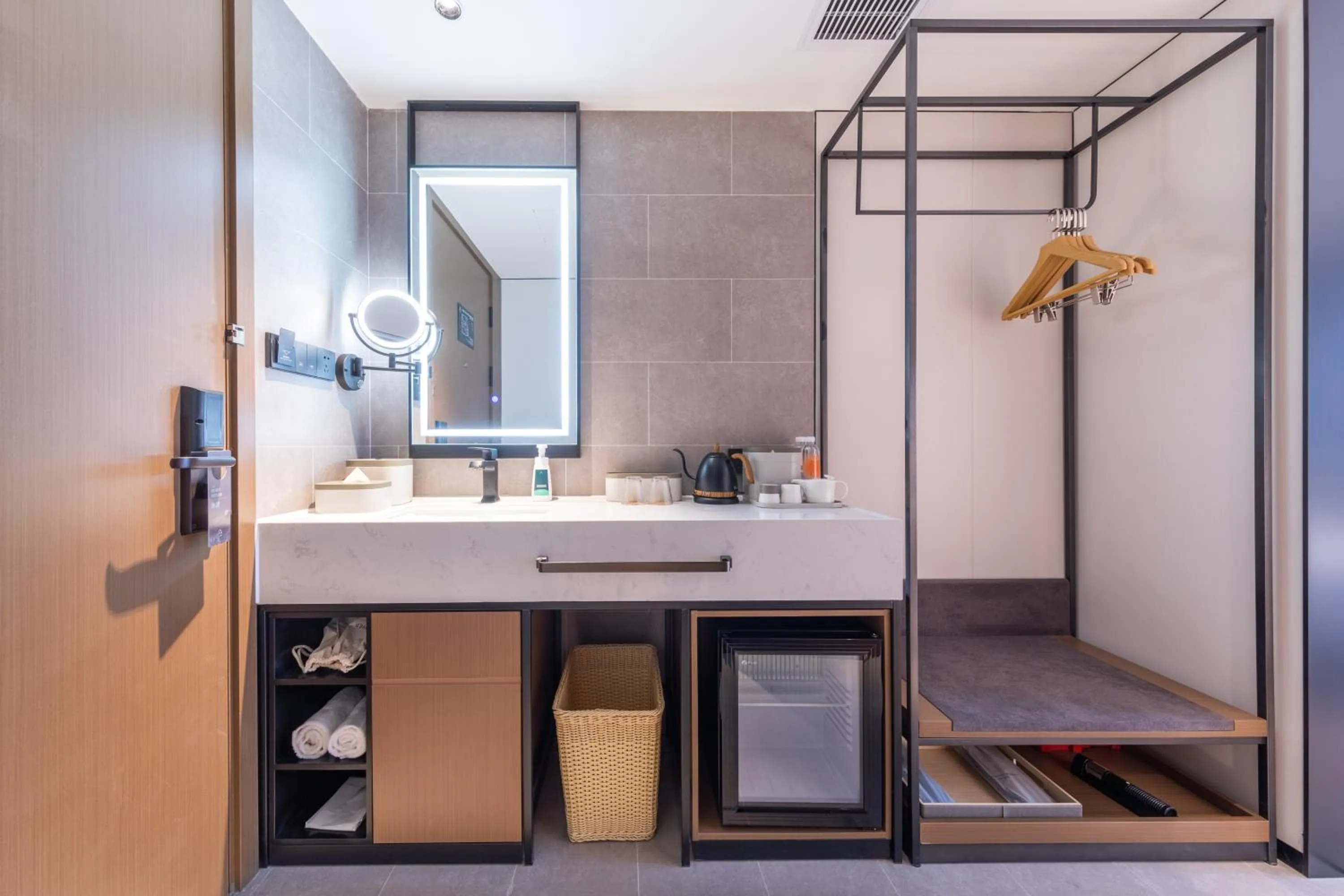 Photo of the whole room in Atour Hotel Guangzhou Zhujiang New Town Taikoo Hui