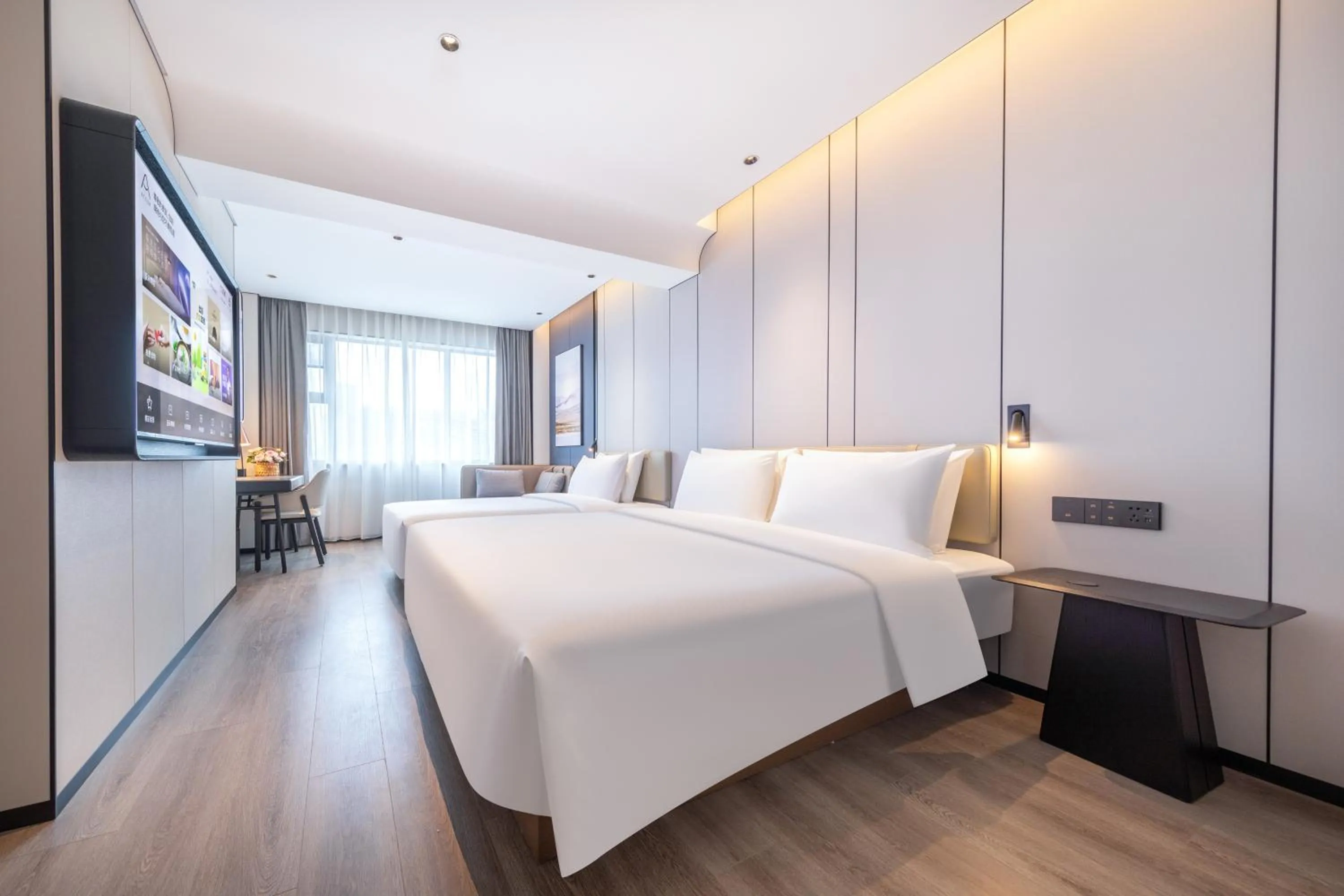 Photo of the whole room, Bed in Atour Hotel Guangzhou Zhujiang New Town Taikoo Hui