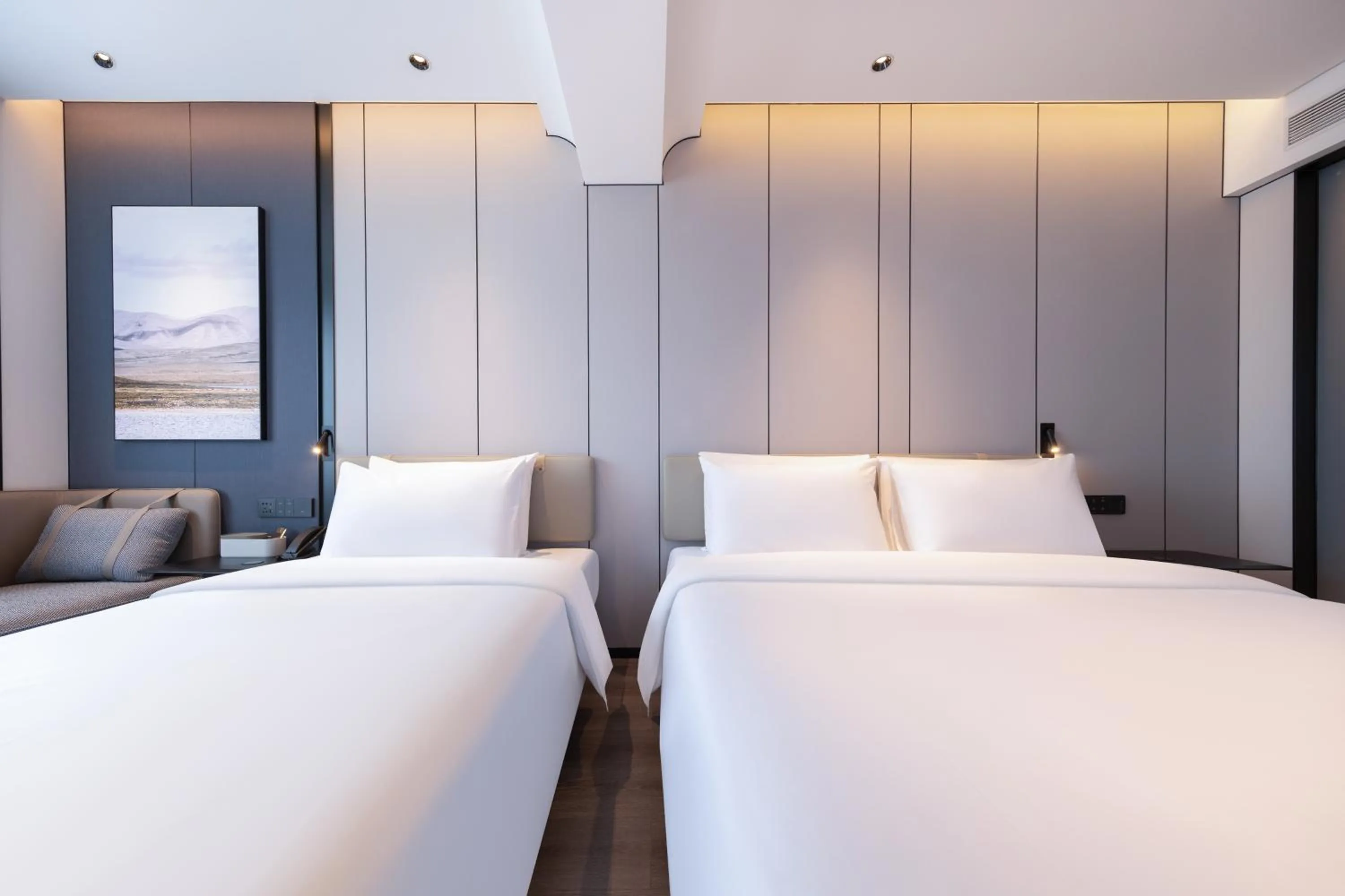 Photo of the whole room, Bed in Atour Hotel Guangzhou Zhujiang New Town Taikoo Hui