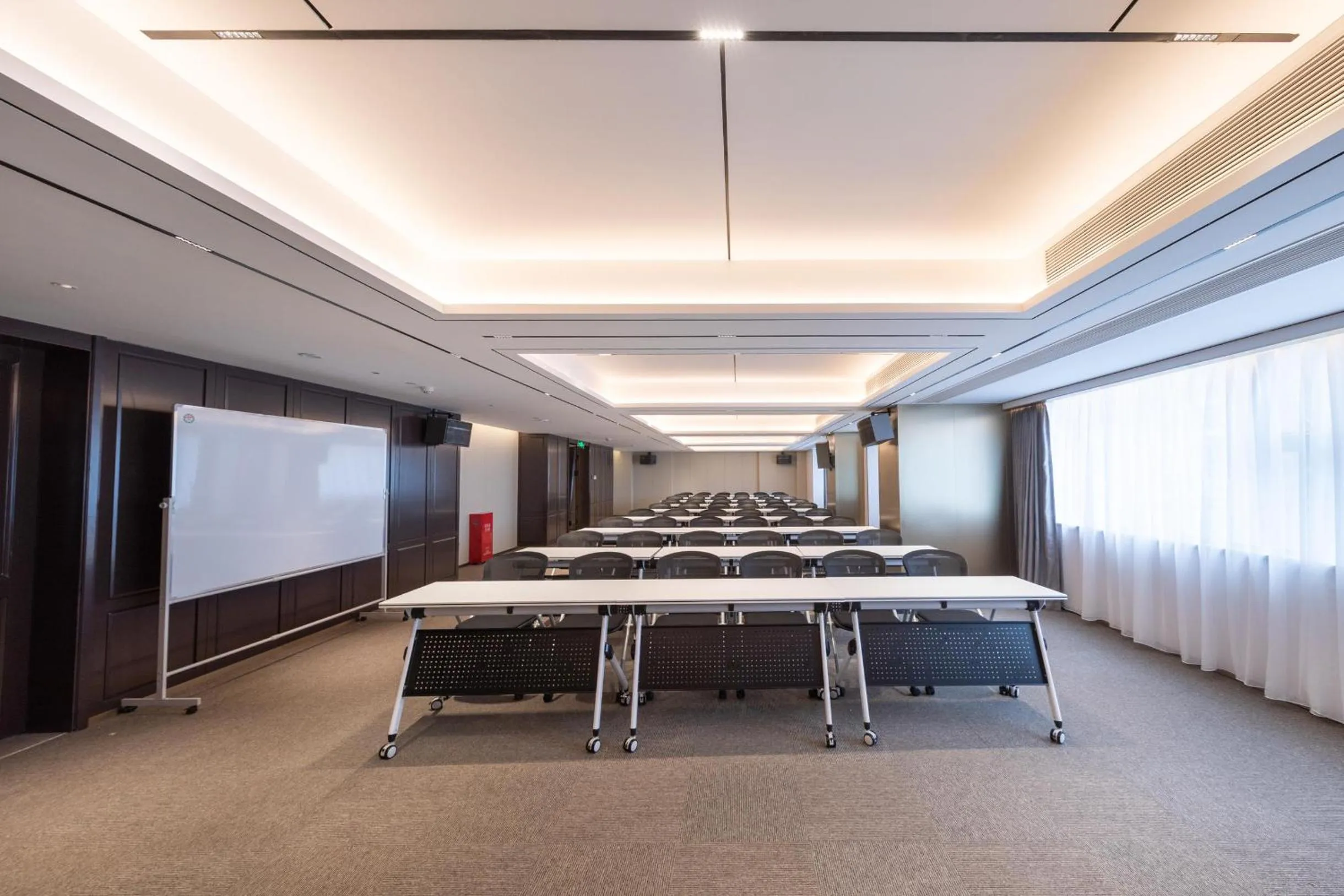 Meeting/conference room in Atour Hotel Guangzhou Zhujiang New Town Taikoo Hui