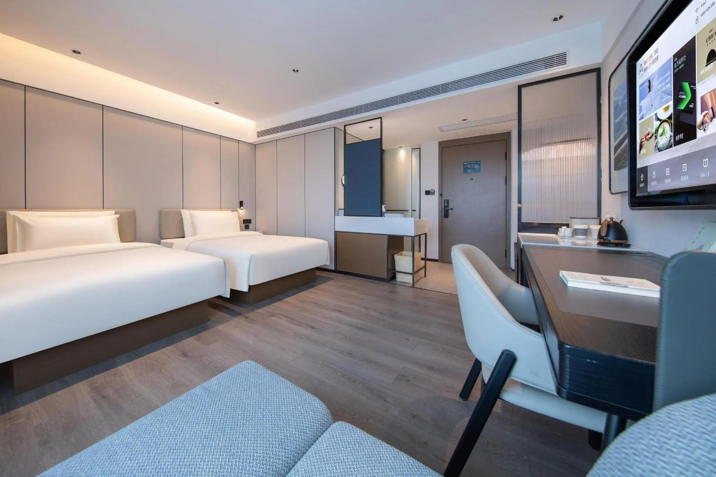 Photo of the whole room, Bed in Atour Hotel Guangzhou Zhongcun Hanxi Changlong Metro Station