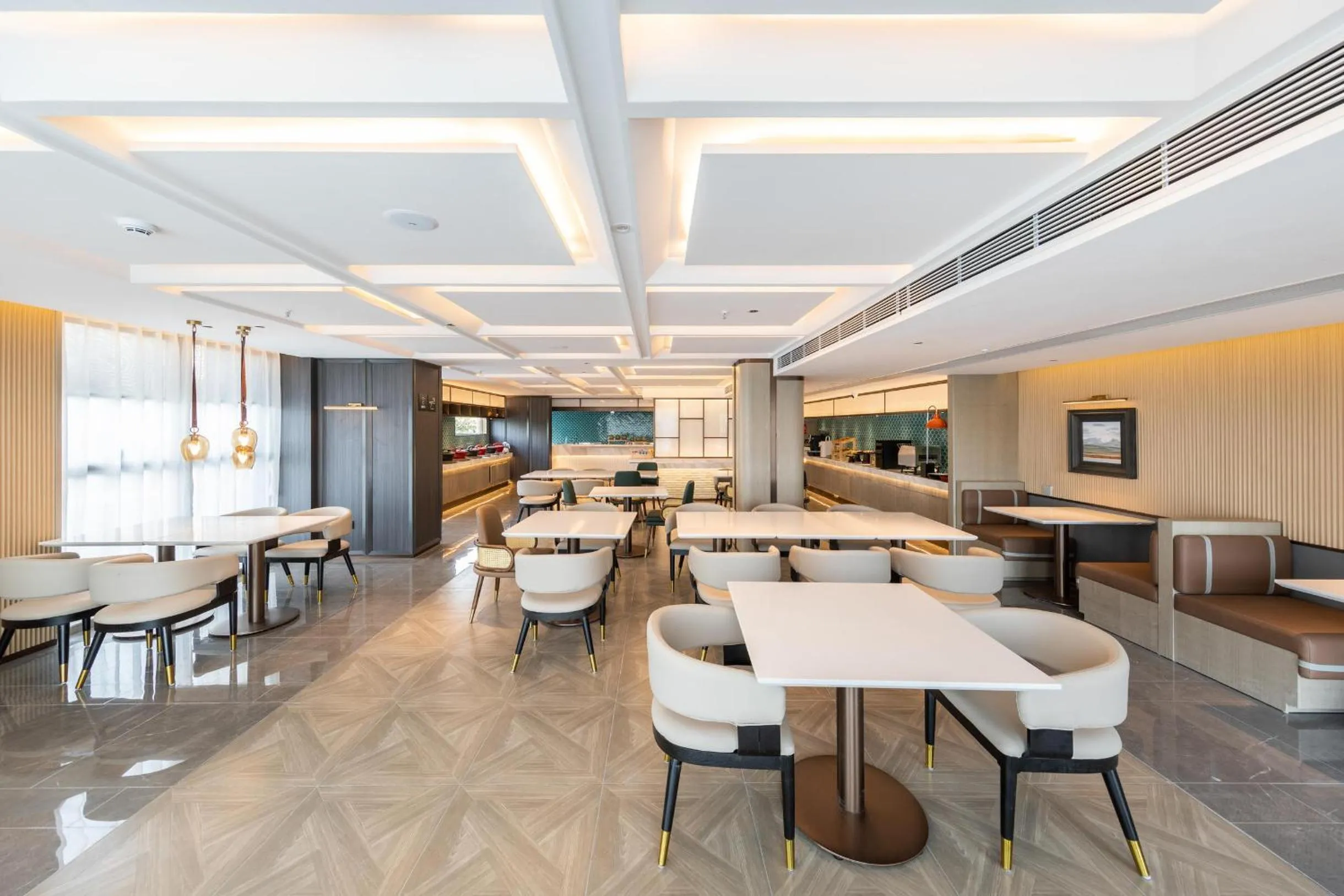 Restaurant/places to eat in Atour Hotel Guangzhou Zhongcun Hanxi Changlong Metro Station