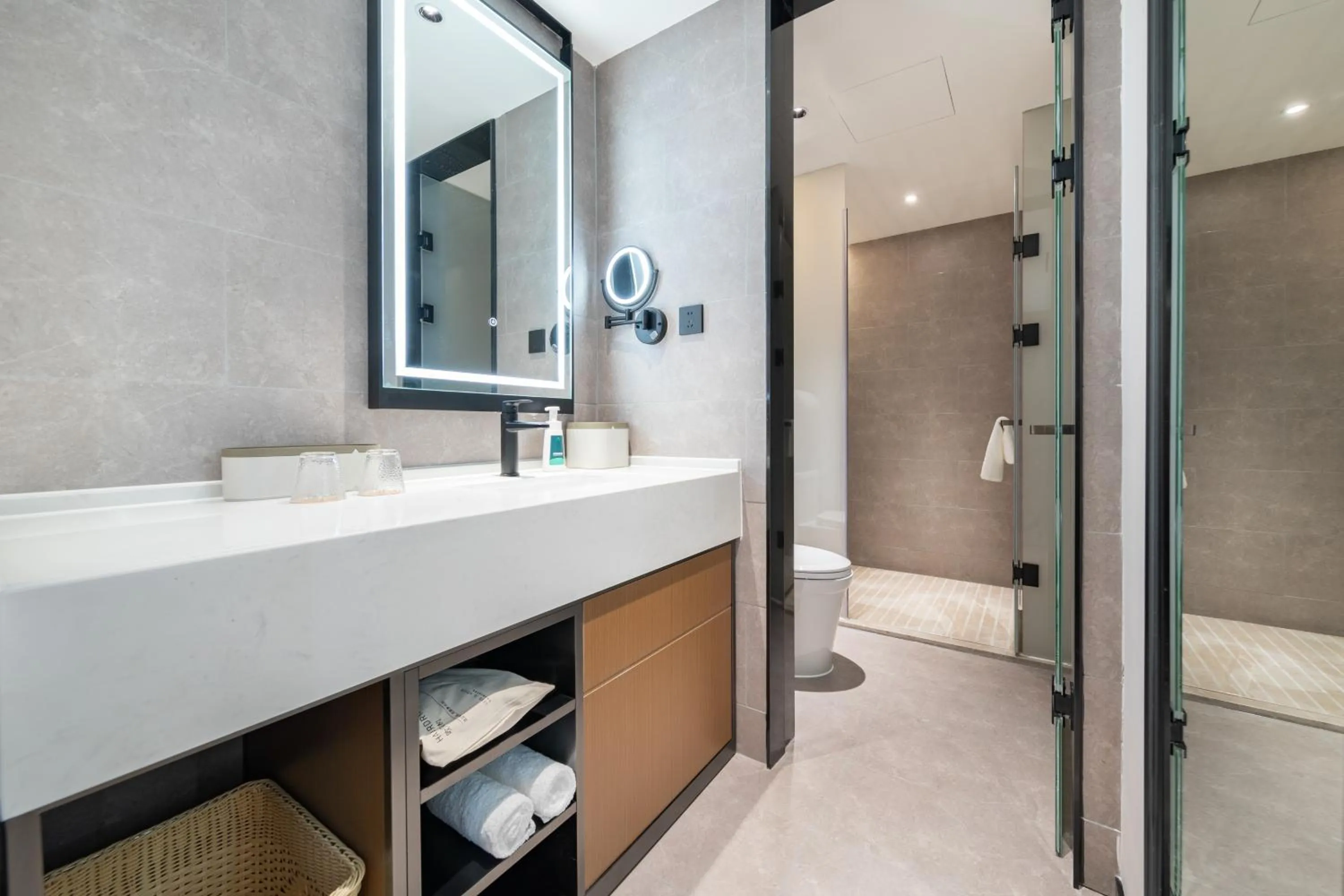 Toilet in Atour Hotel Guangzhou Zhongcun Hanxi Changlong Metro Station