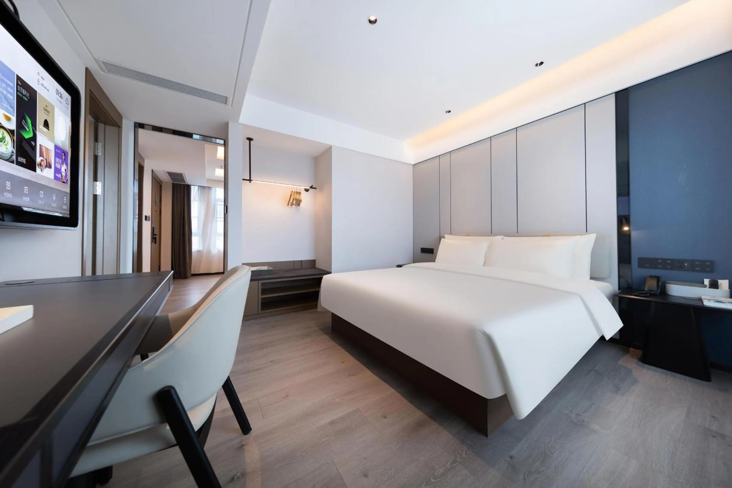 Photo of the whole room, Bed in Atour Hotel Guangzhou Zhongcun Hanxi Changlong Metro Station