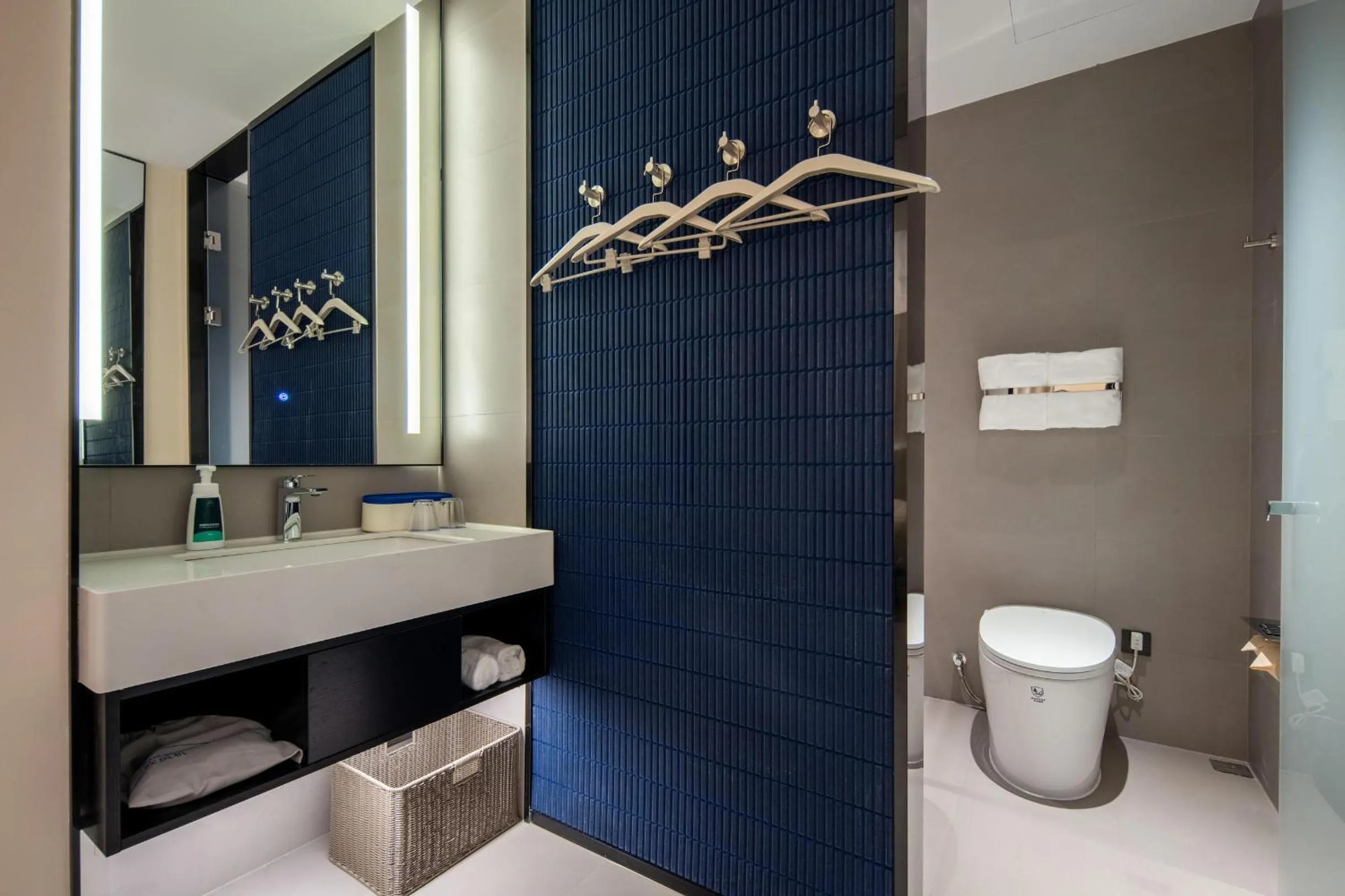 Shower in Atour Light Hotel Guangzhou Pazhou Exhibition Canton Tower Subway Station