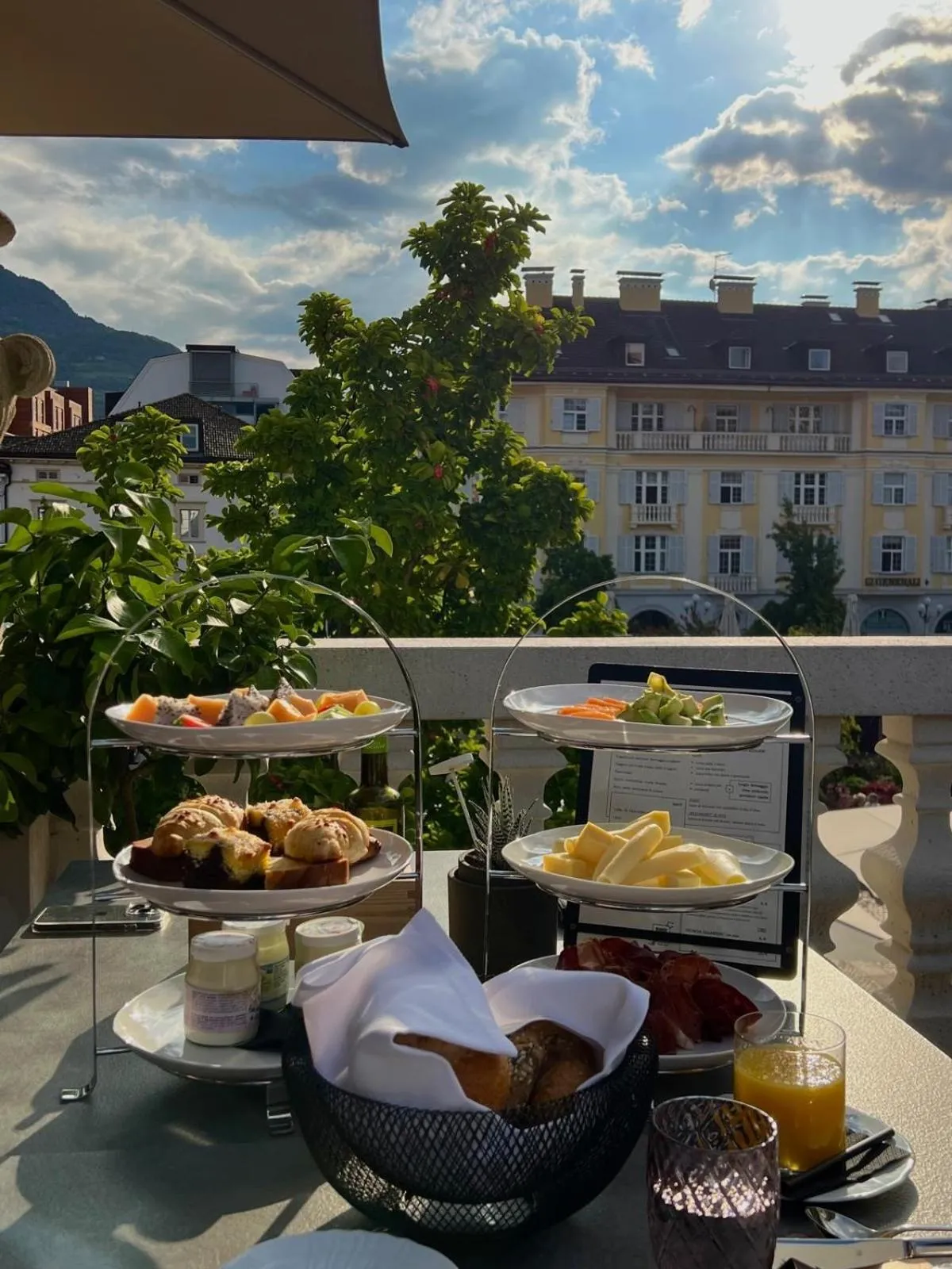 Breakfast in META SUITES historic city living