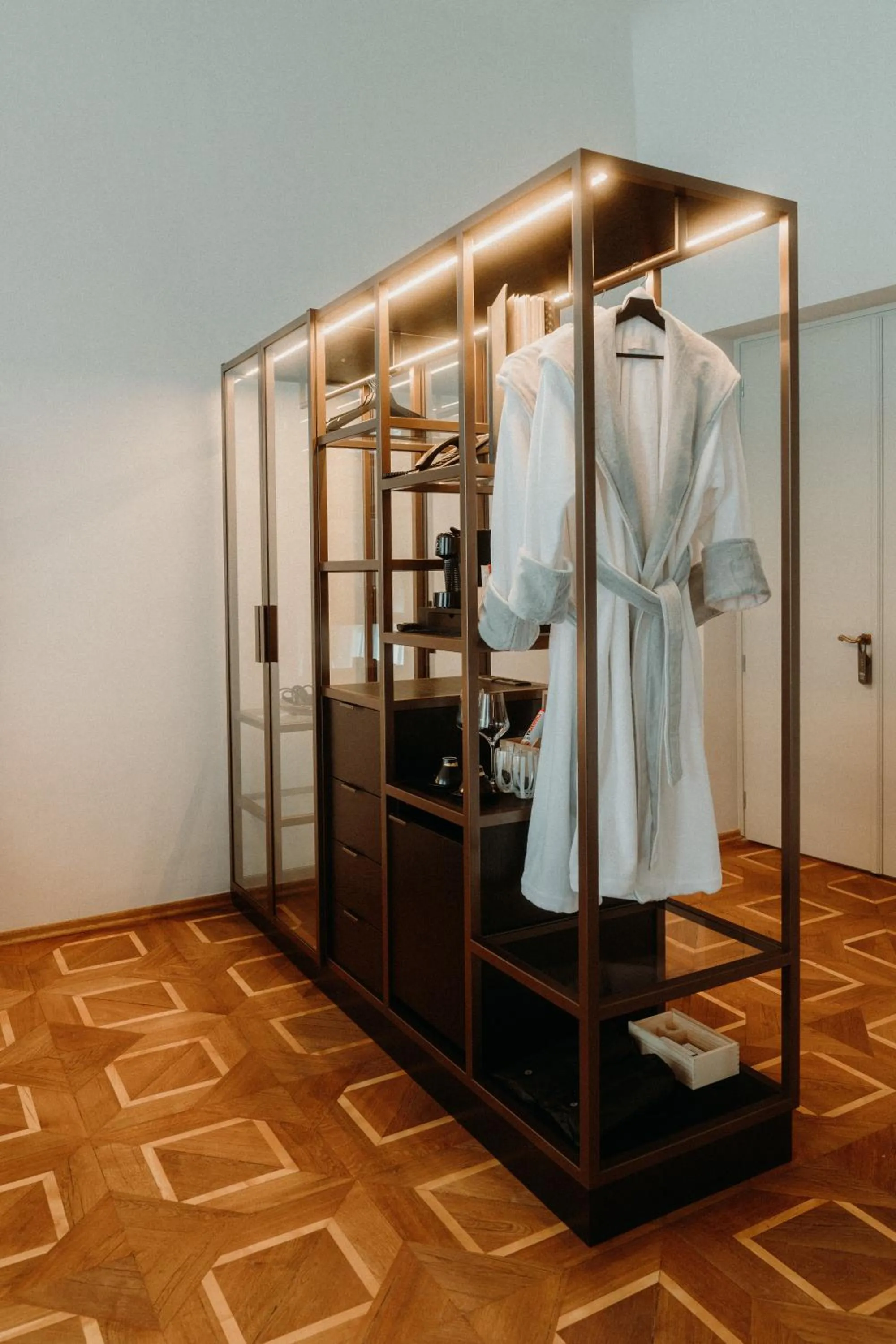 wardrobe in META SUITES historic city living