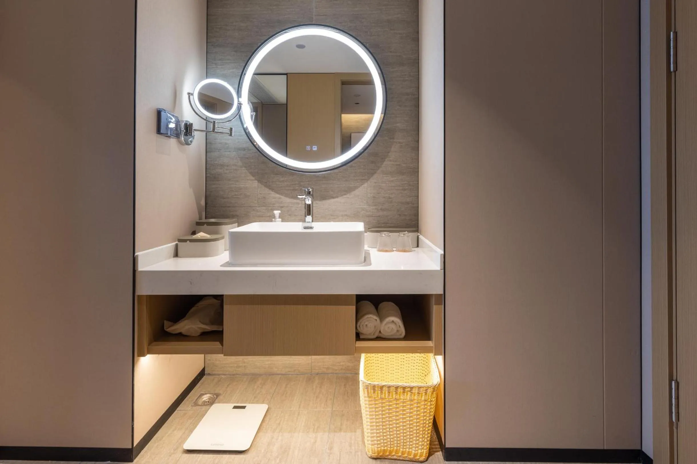 Atour Hotel Zhongshan Nantou Haiya Colorful City