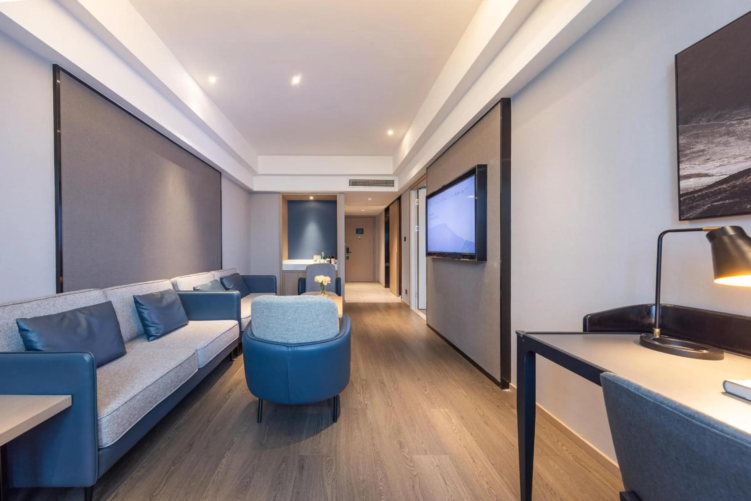 Communal lounge/ TV room in Atour Hotel Chongqing North Railway Station