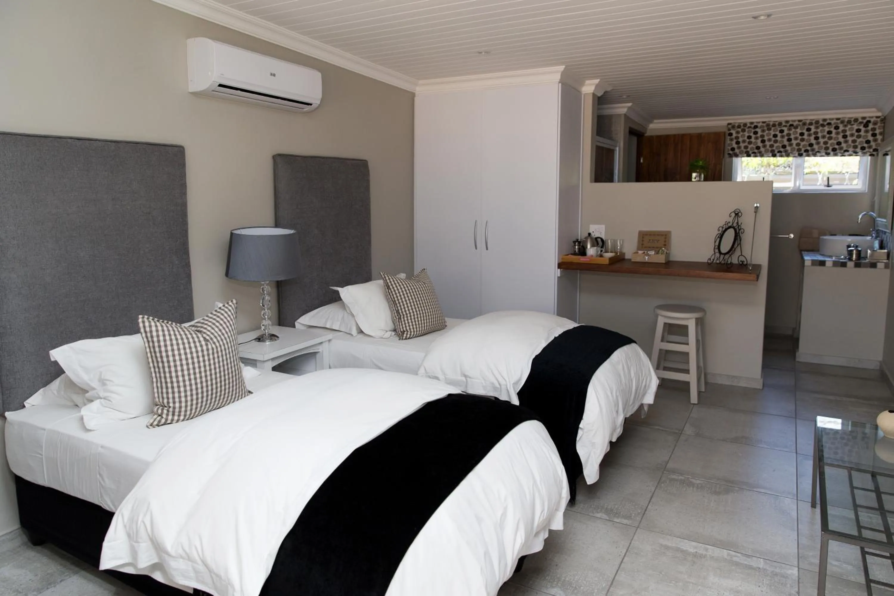 Photo of the whole room, Bed in Nuwerus Lodge Paarl