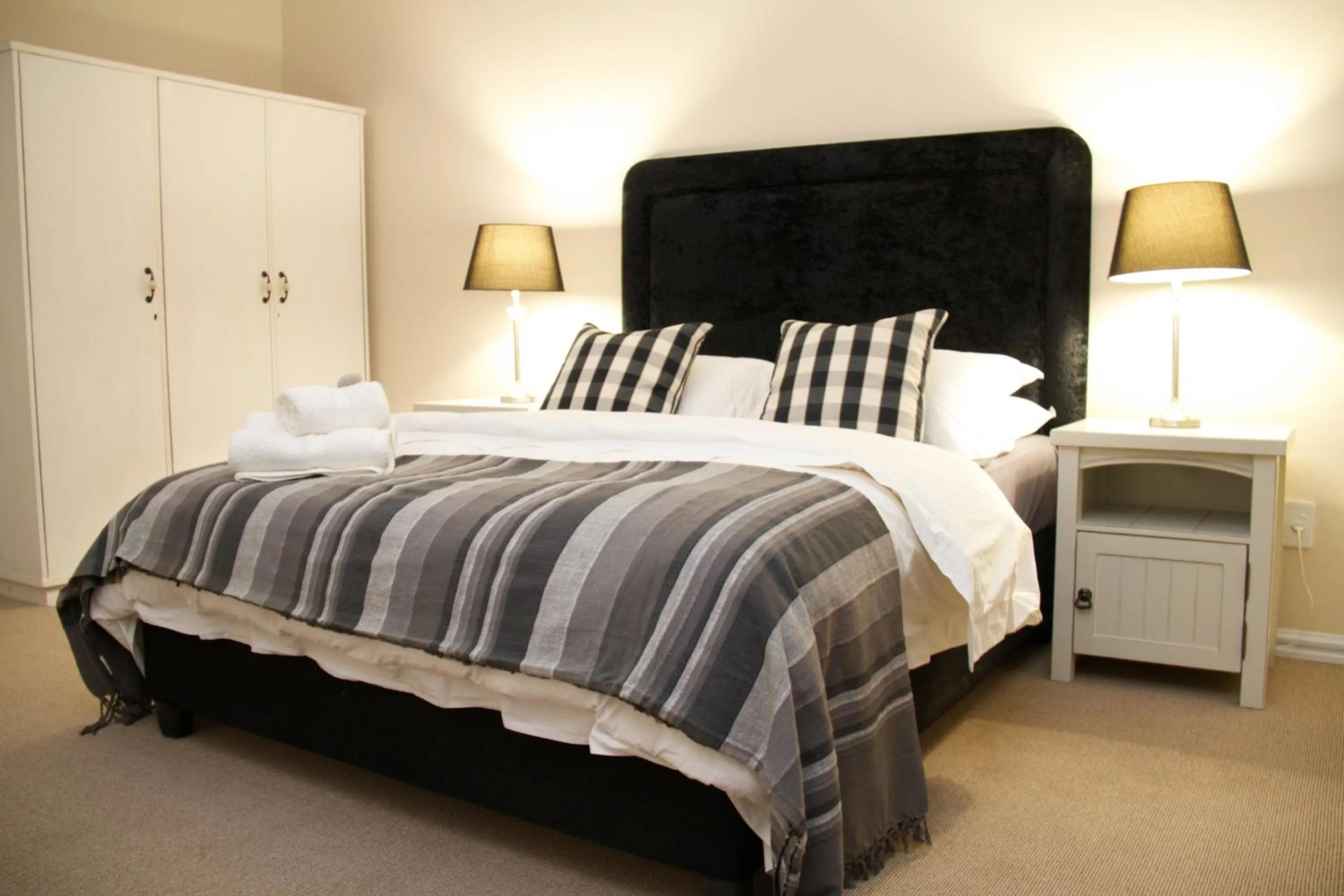 Bed in Nuwerus Lodge Paarl