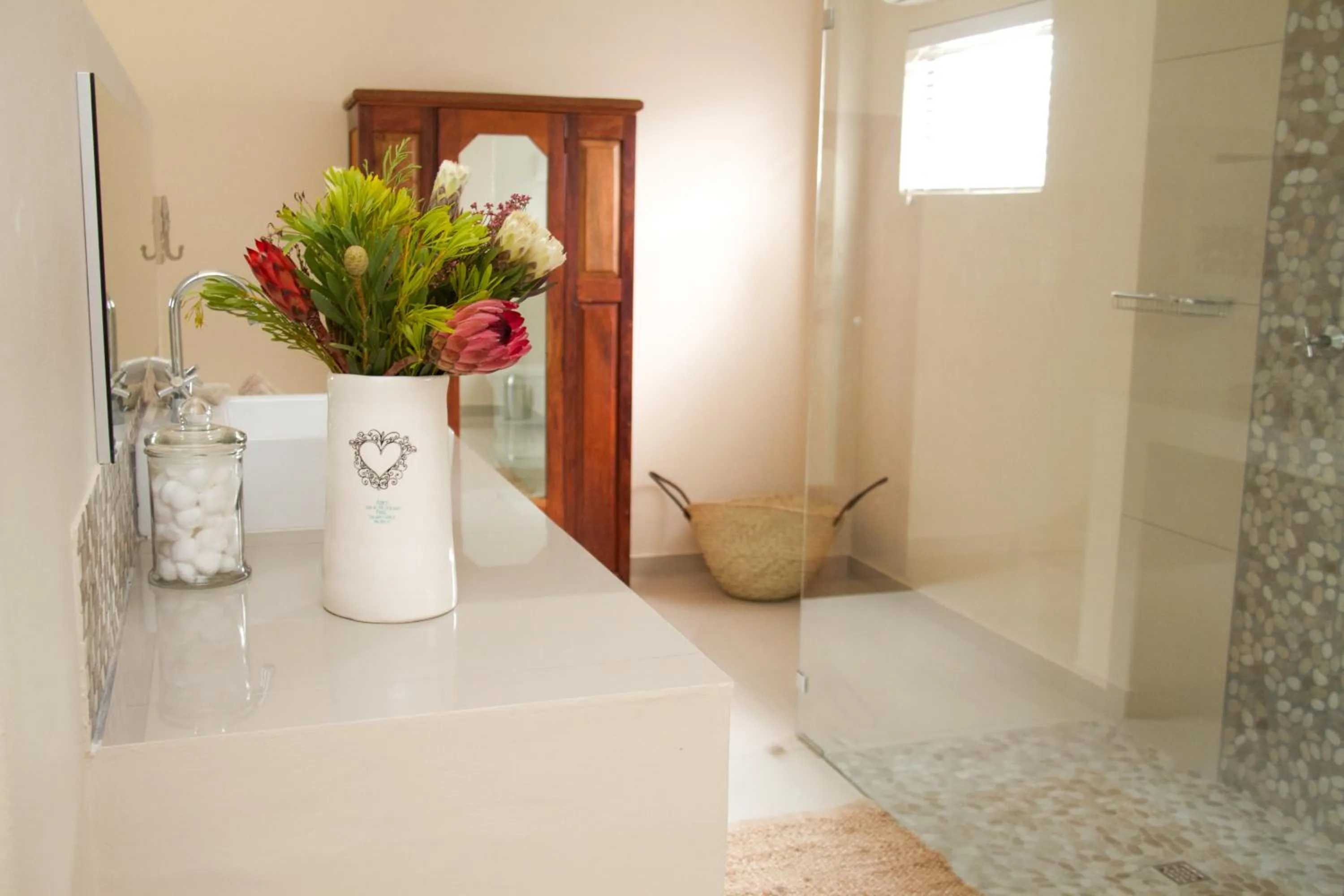 Shower in Nuwerus Lodge Paarl