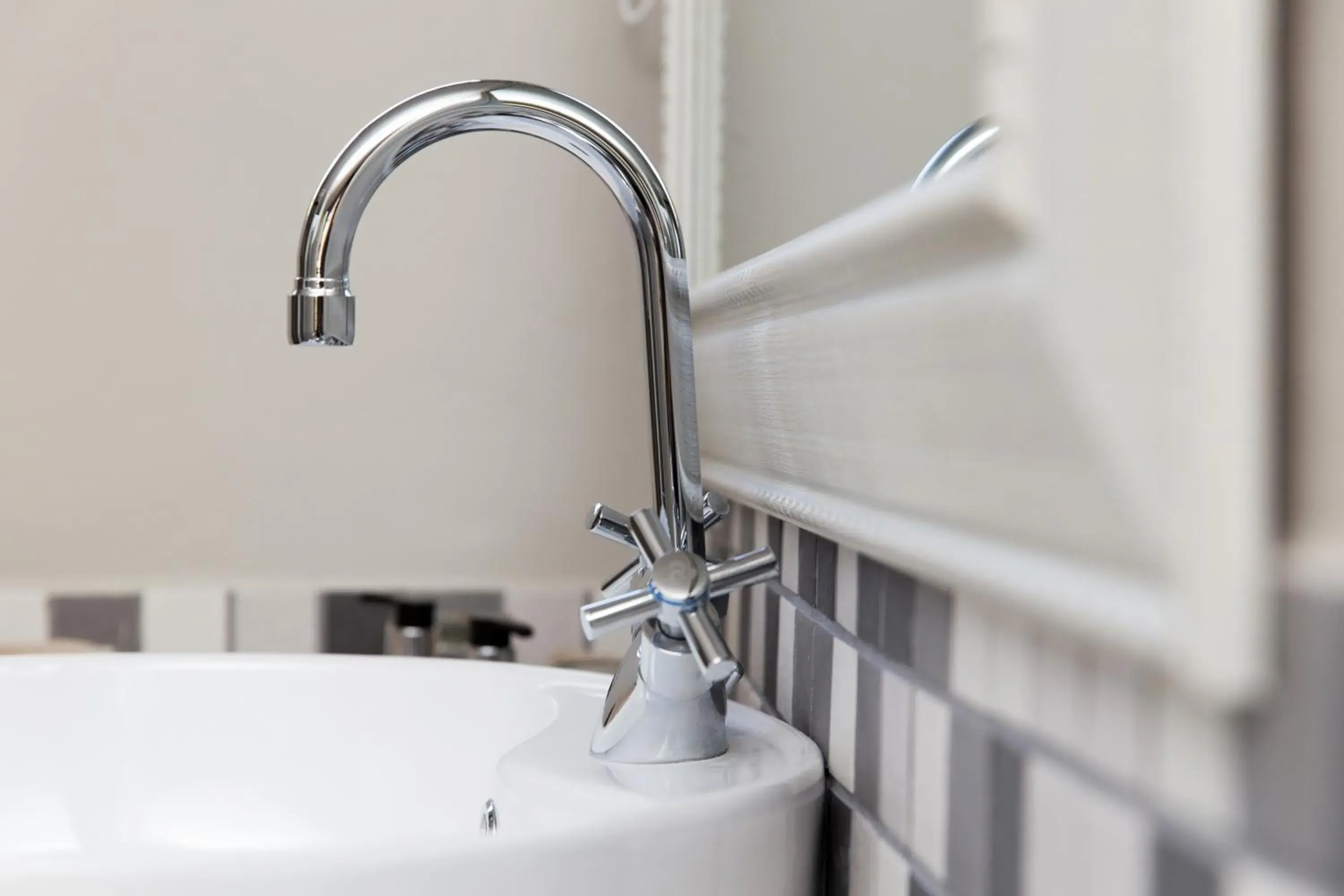 Budget Twin Room - single occupancy in Nuwerus Lodge Paarl Budget Twin Room - single occupancy in Nuwerus Lodge Paarl