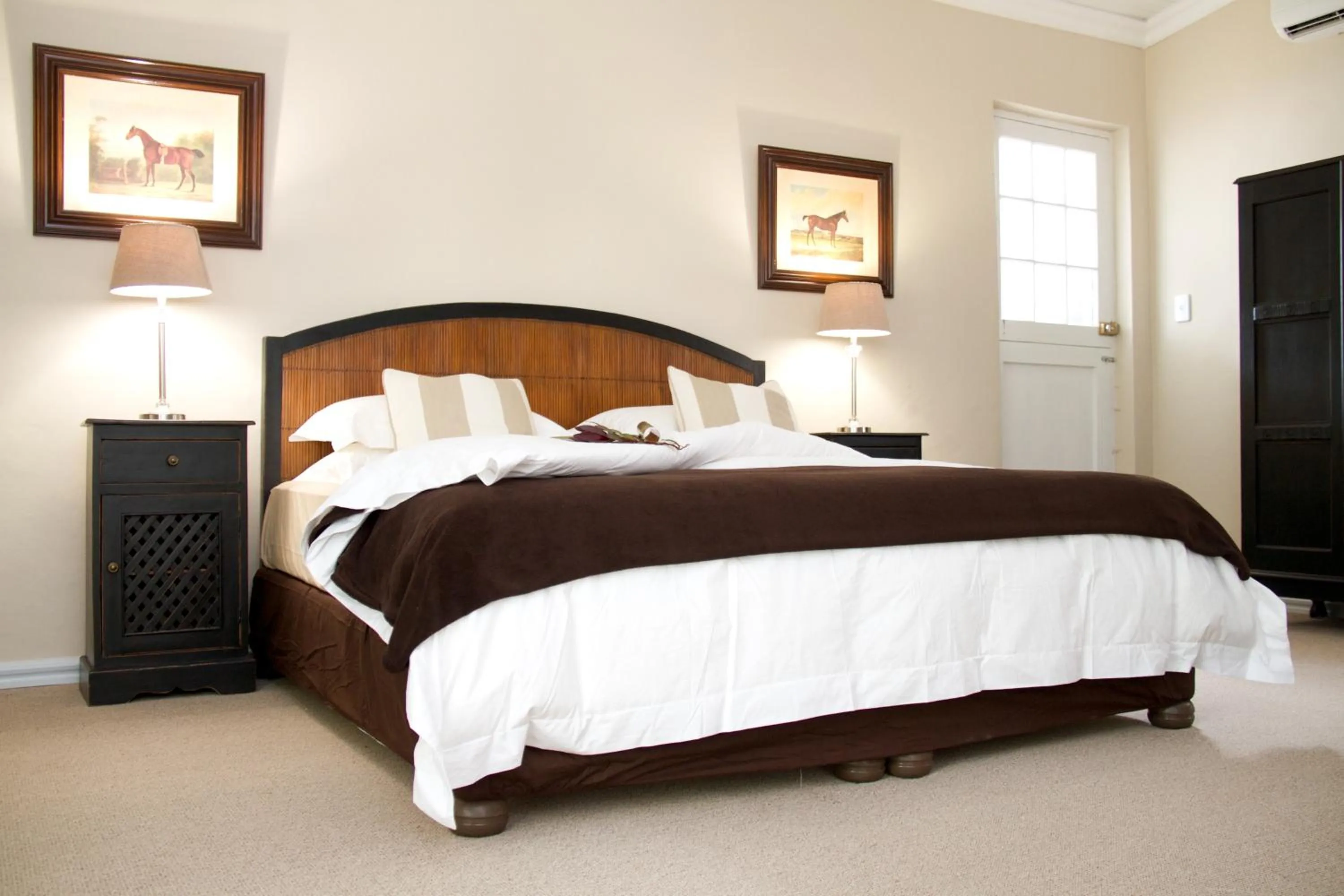 Bed in Nuwerus Lodge Paarl