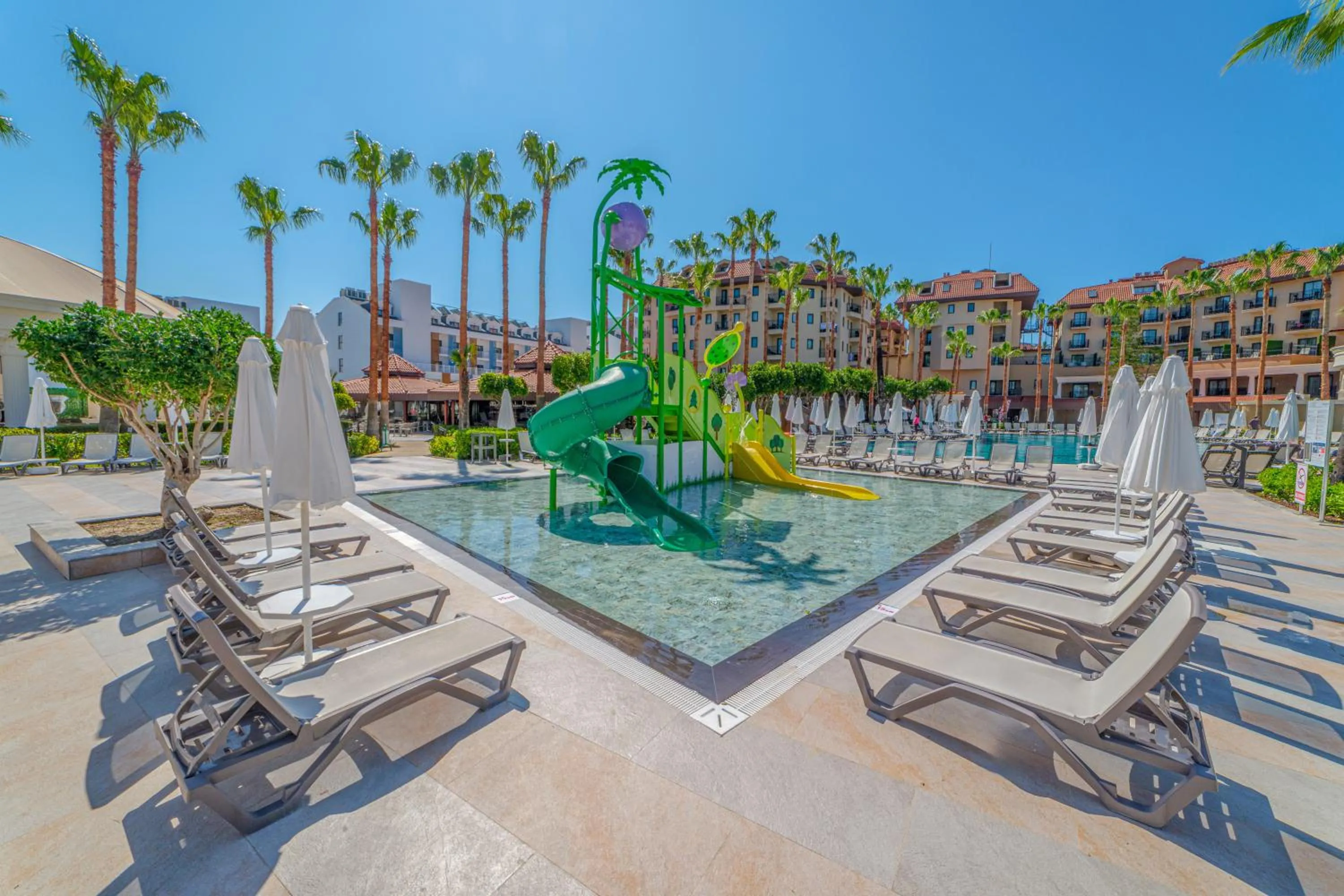 Swimming pool in Numa Club Side Hotel - Ultra All Inclusive