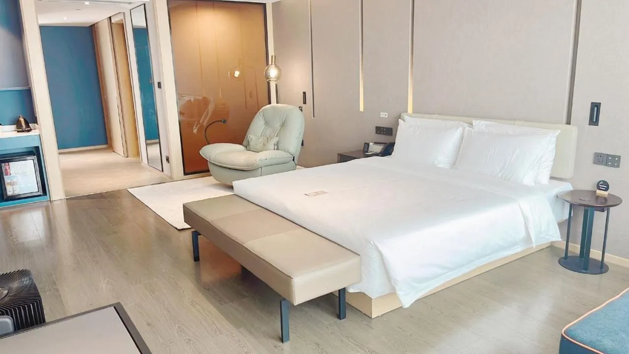 Photo of the whole room, Bed in Atour Hotel Dongguan Fenggang