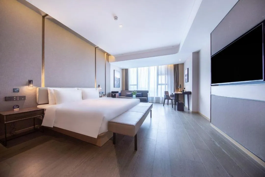 Photo of the whole room, Bed in Atour Hotel Dongguan Fenggang
