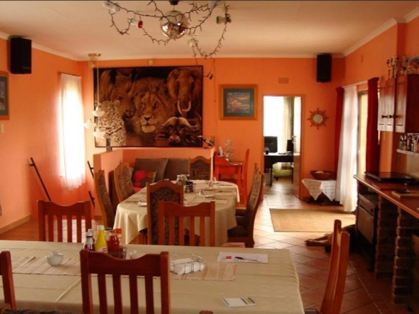 Dining area in Gateway Guesthouse