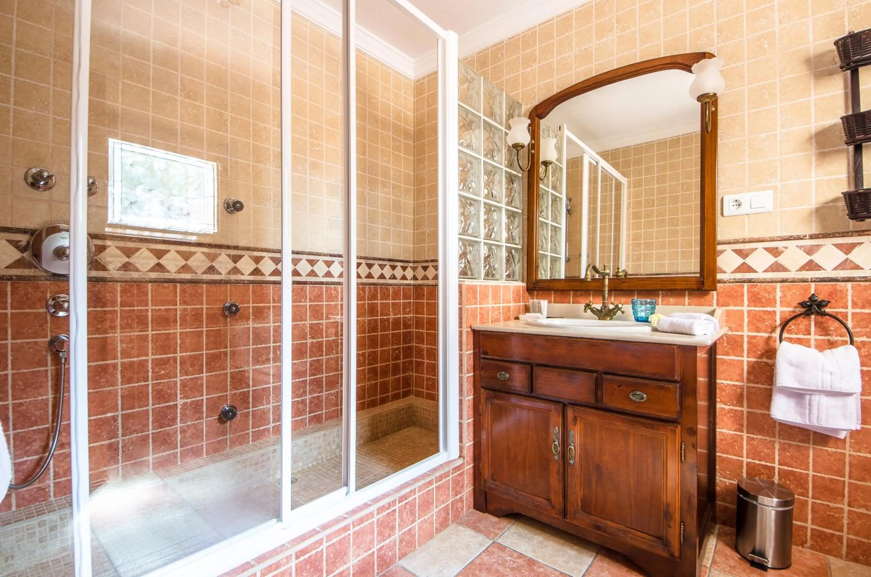 Shower in Villa Conmigo Bed & Breakfast