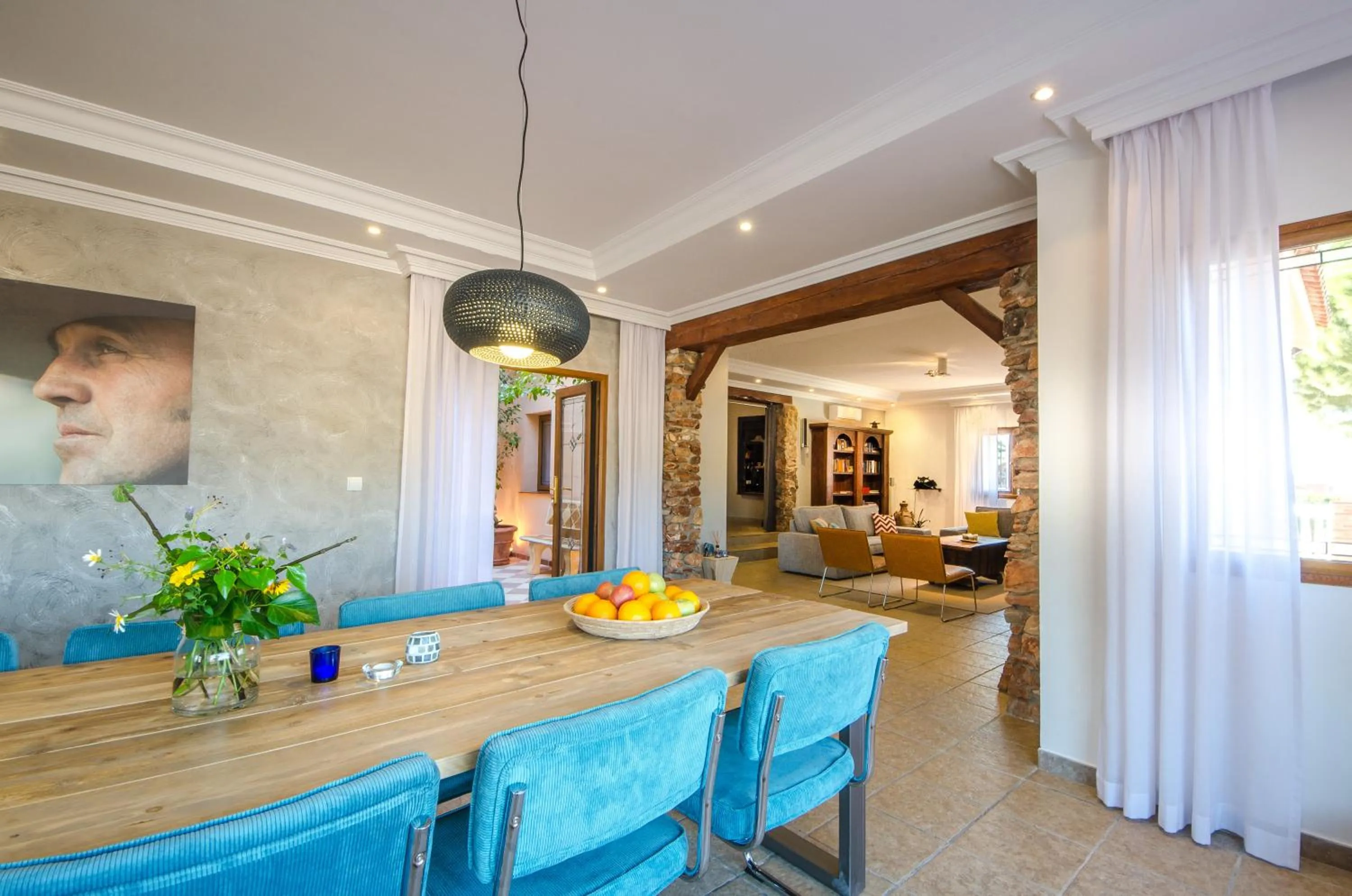 Communal lounge/ TV room in Villa Conmigo Bed & Breakfast