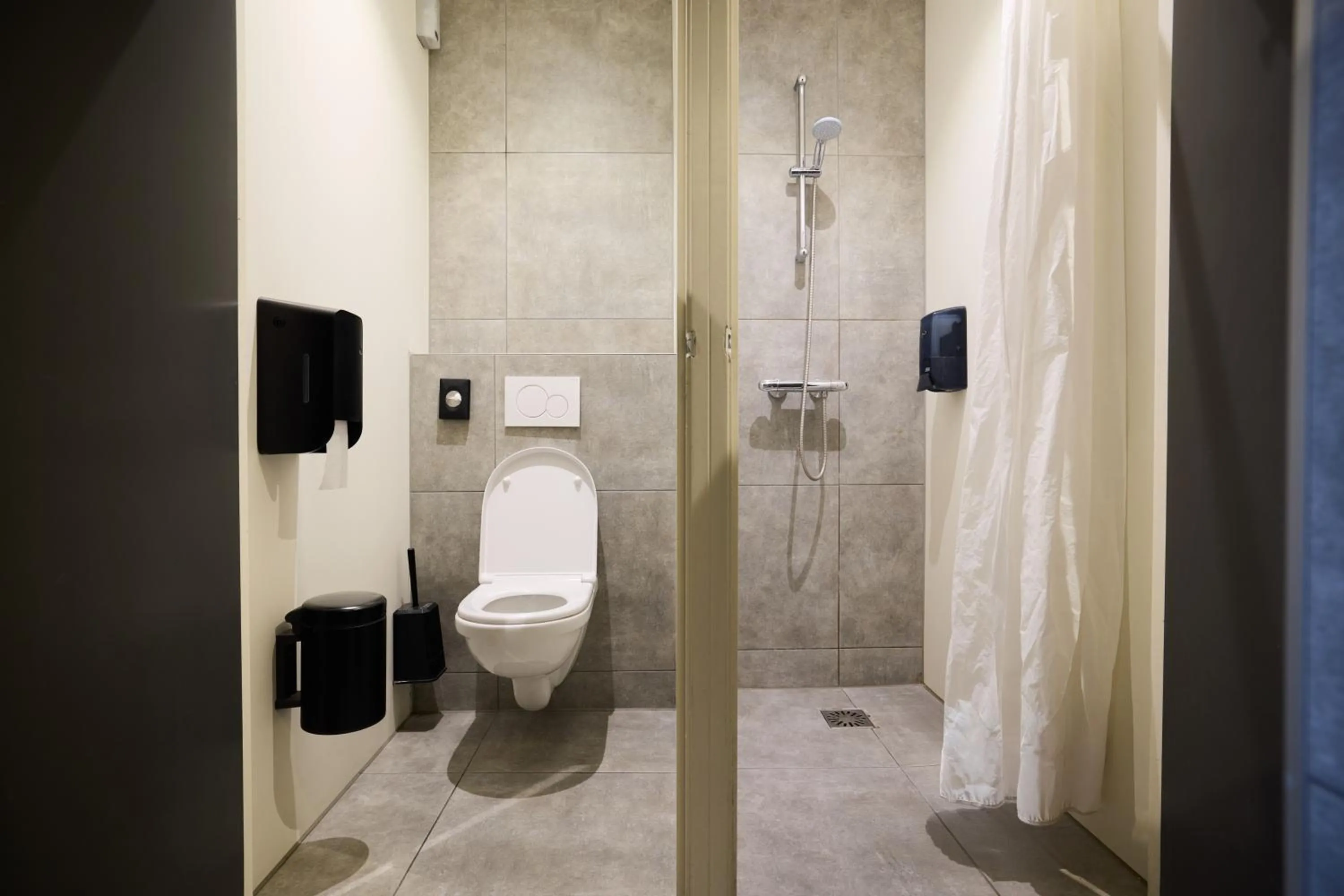 Shower in Herberg, Het Wapen van Tilburg