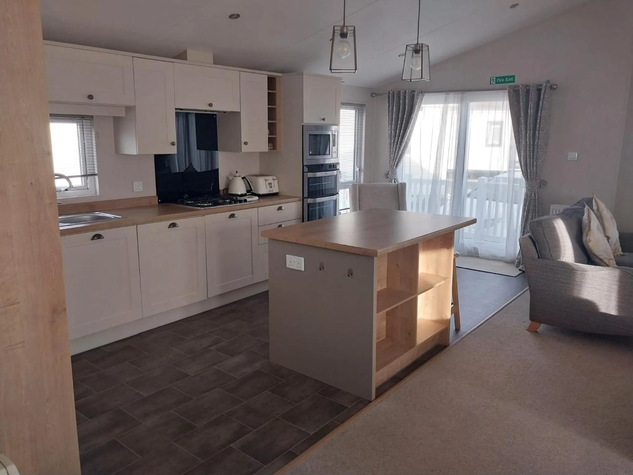 Kitchen or kitchenette in Beach Lodge - 5 minute walk to the sandy beach